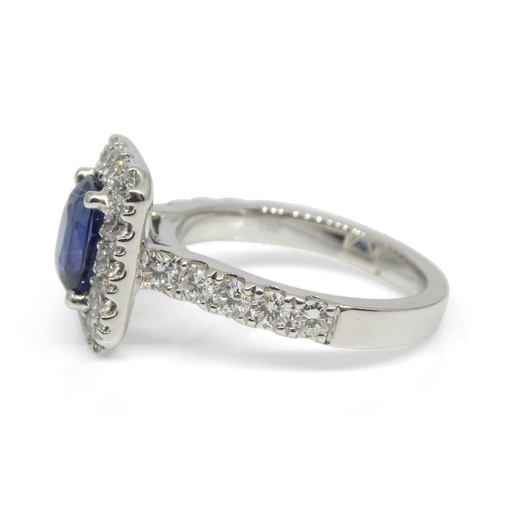 Bague de fiançailles/de statut en or blanc 18 carats avec saphir bleu de 1,95 carat et diamants en vente 6