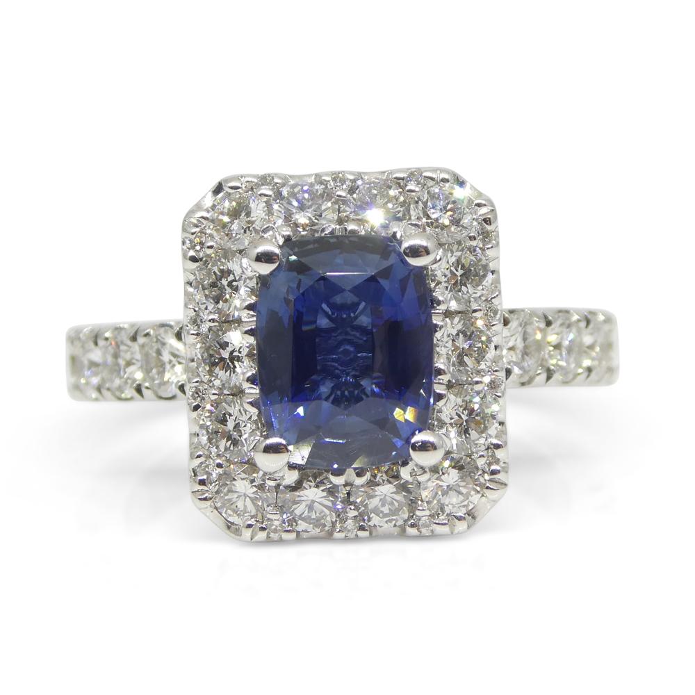 Bague de fiançailles/de statut en or blanc 18 carats avec saphir bleu de 1,95 carat et diamants en vente 1