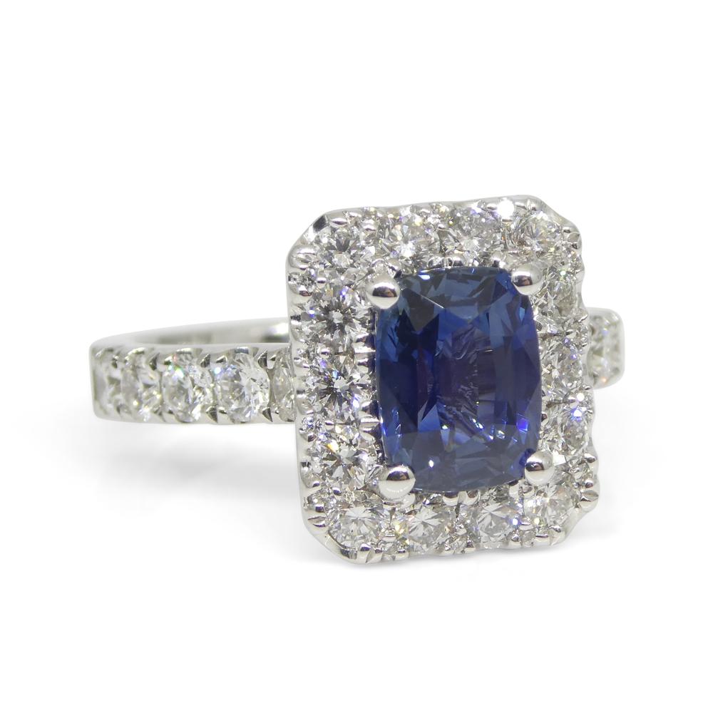 Bague de fiançailles/de statut en or blanc 18 carats avec saphir bleu de 1,95 carat et diamants en vente 2