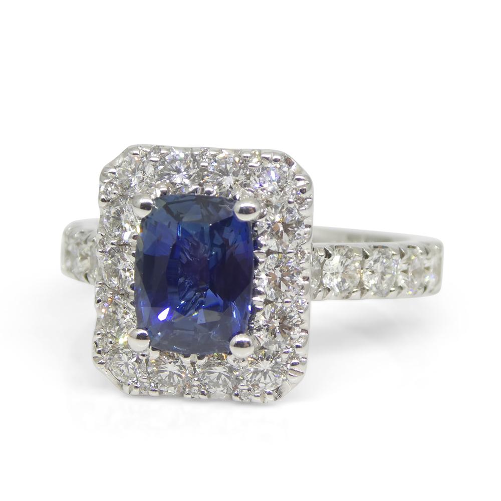Bague de fiançailles/de statut en or blanc 18 carats avec saphir bleu de 1,95 carat et diamants en vente 3
