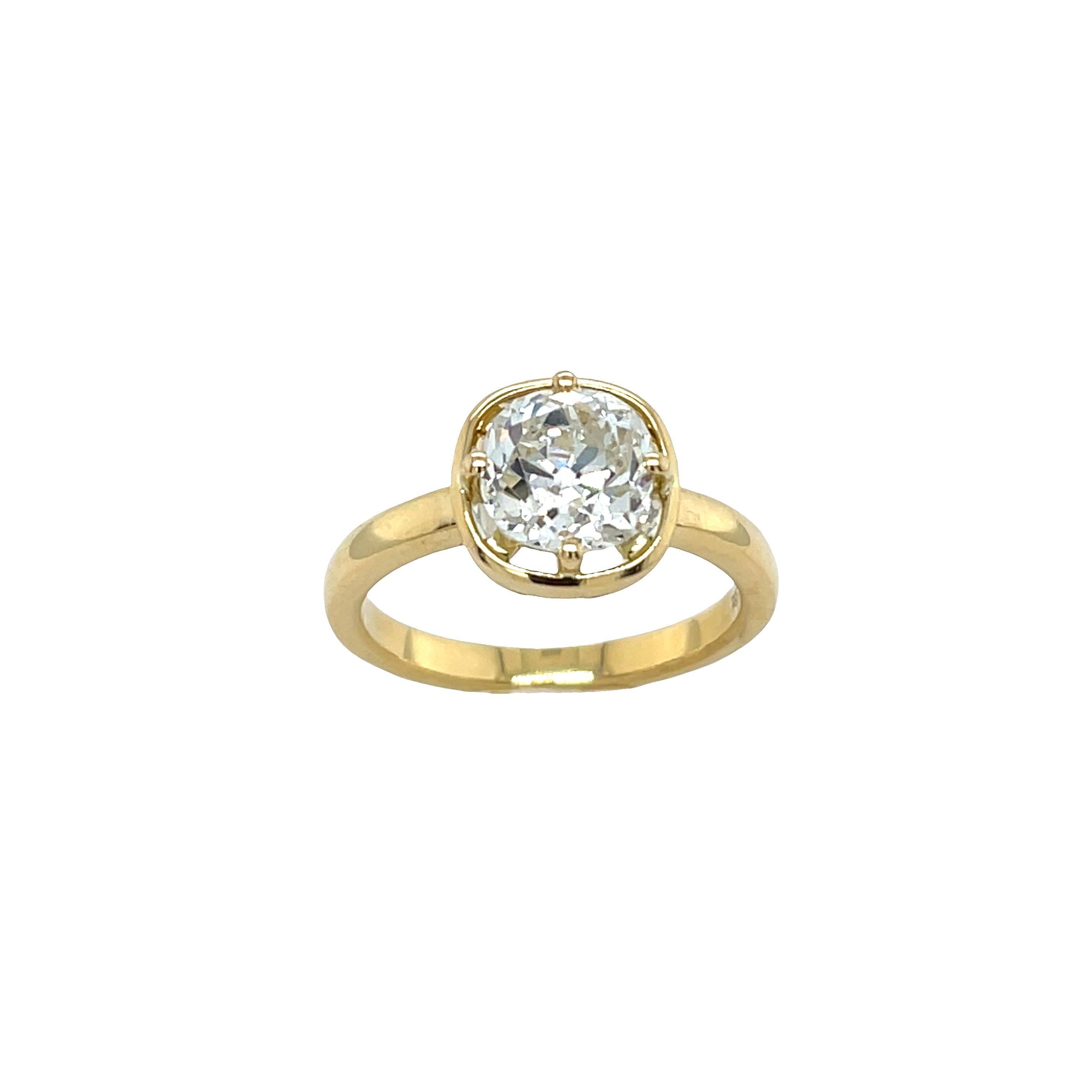 Anillo de diamantes talla cojín antiguo de 1,95 ct, engastado en oro amarillo de 18 ct Corte cojín en venta