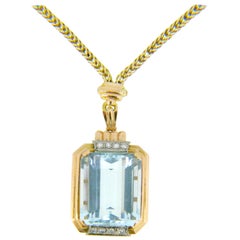 19.5 Carat Retro Aquamarine and Diamonds Rose White Gold Necklace