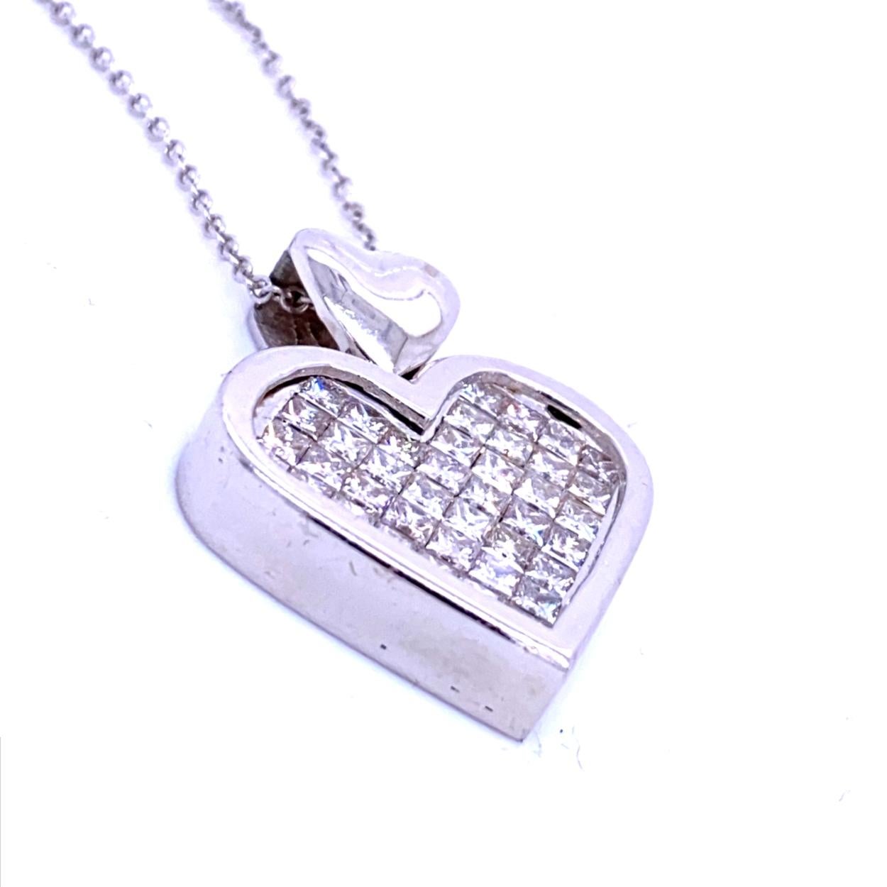 Contemporary 1.96 Carat Diamond 18 Karat Gold Hearts Pendant Necklace For Sale