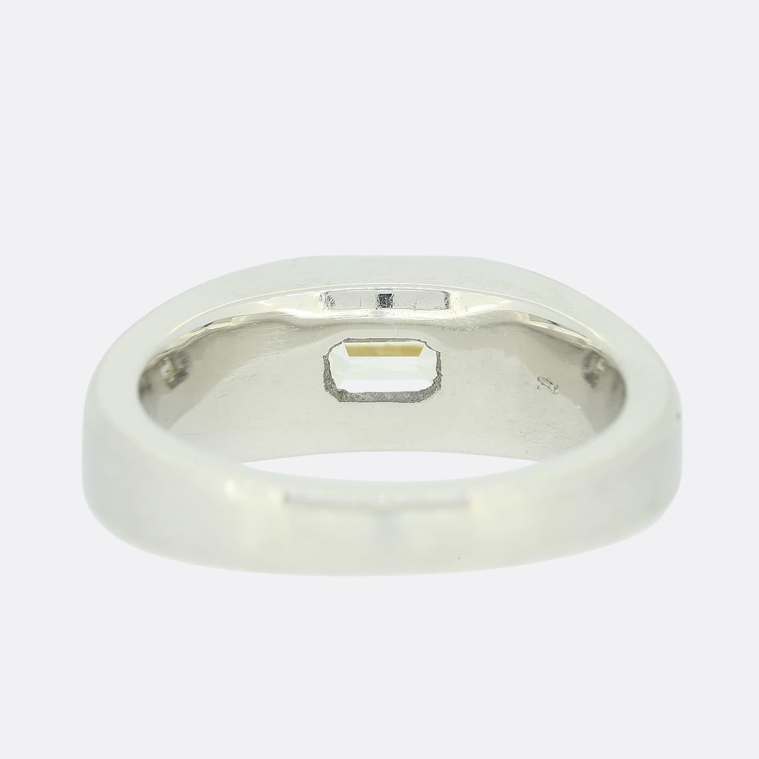 1,96 Karat Solitär-Ring mit Diamant im Smaragdschliff im Zustand „Gut“ im Angebot in London, GB