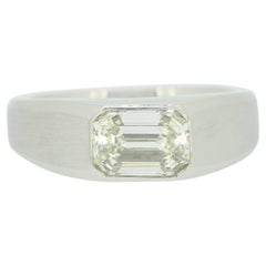 Bague solitaire en diamant taille émeraude de 1,96 carat