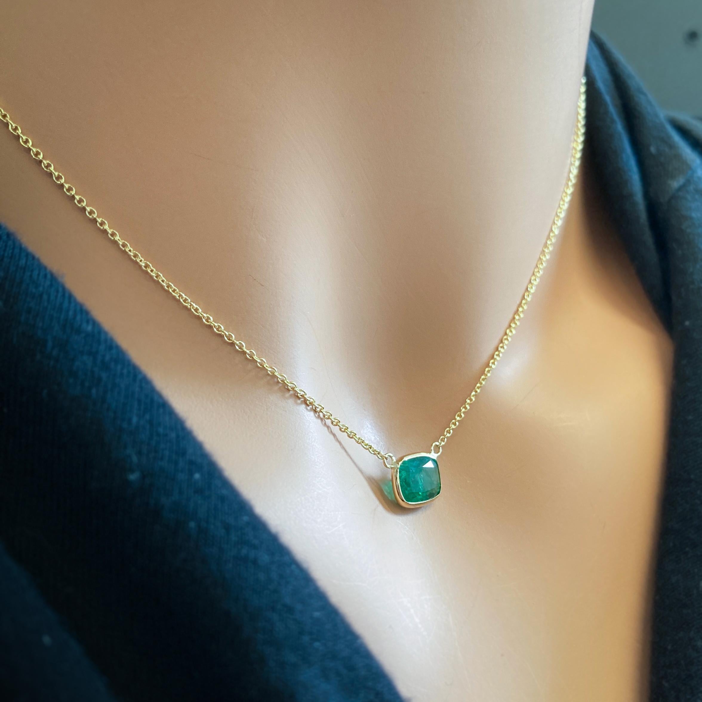 Contemporary 1.96 Carat Green Emerald Cushion Cut Fashion Necklaces In 14K Yellow Gold For Sale