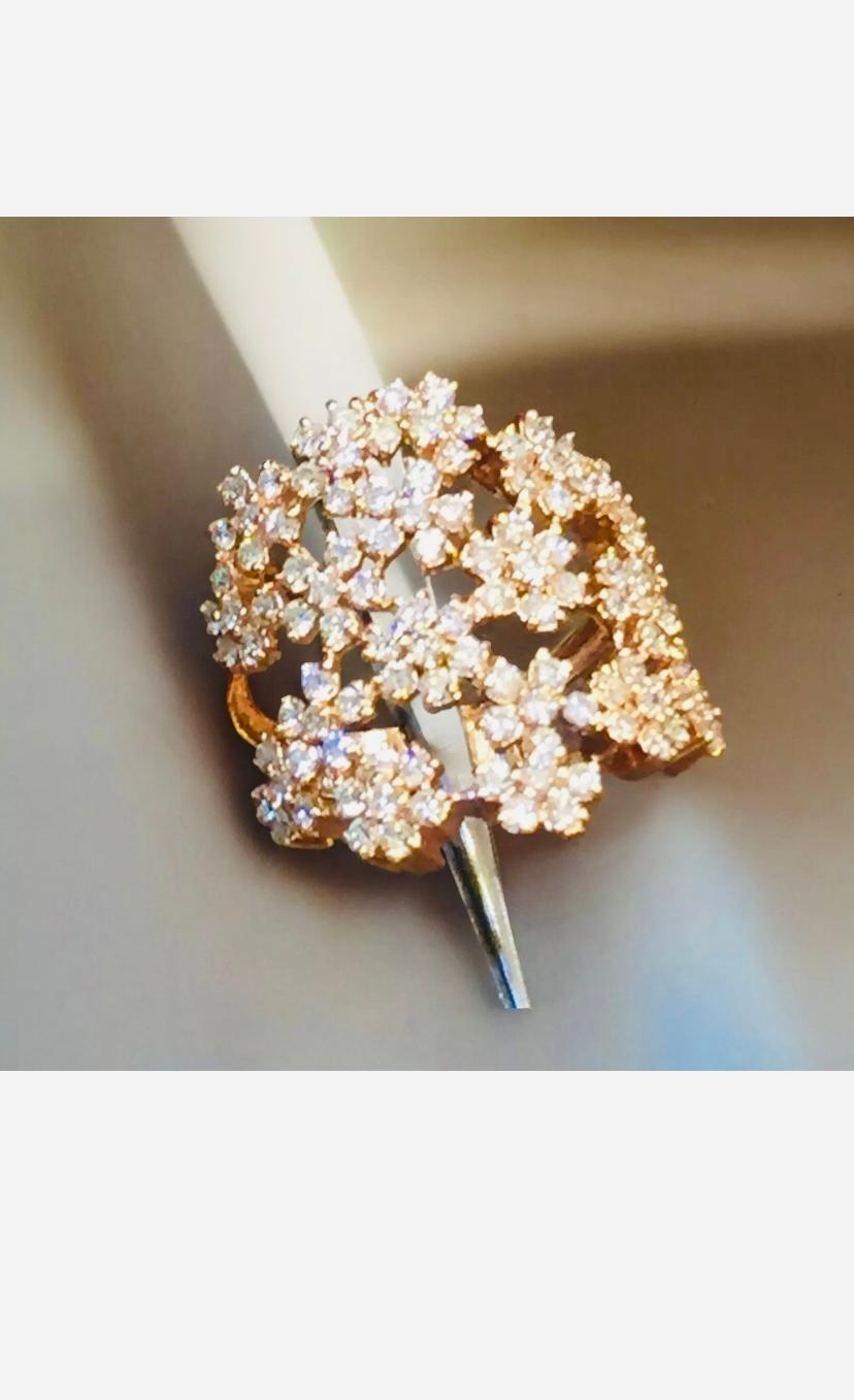 1.96 Carat Natural Diamonds Flowers Gold Ring In New Condition For Sale In Massafra, IT