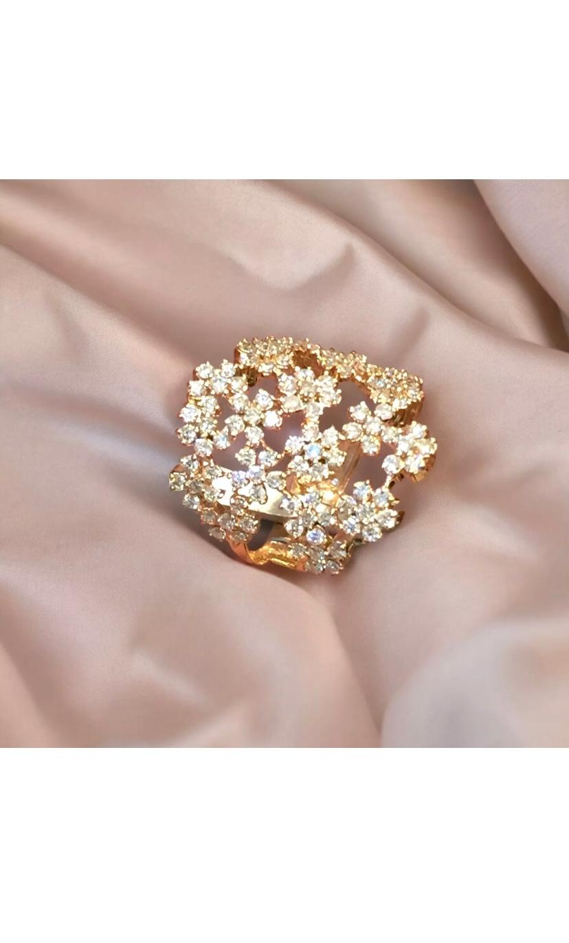Women's 1.96 Carat Natural Diamonds Flowers Gold Ring For Sale