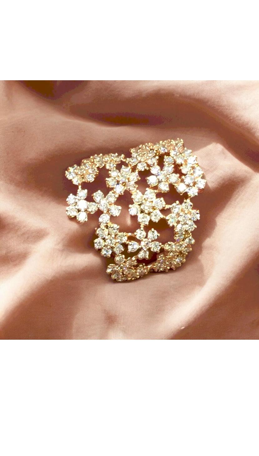 1.96 Carat Natural Diamonds Flowers Gold Ring For Sale 1
