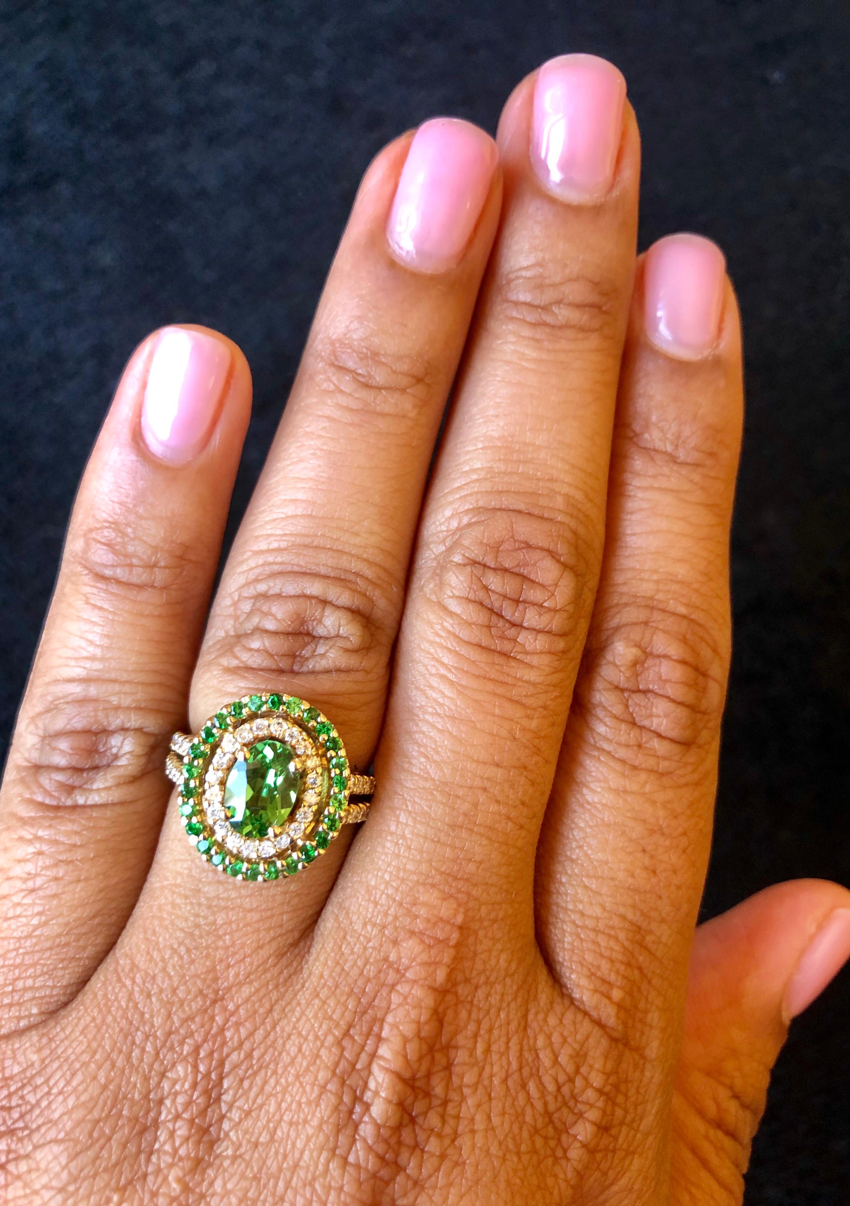 1.96 Carat Tsavorite Garnet Diamond Yellow Gold Cocktail Ring In New Condition For Sale In Los Angeles, CA