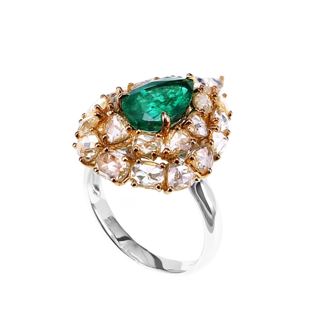 1.96 Carat Vivid Green Emerald and 2.48 Carat Yellow Diamond Cocktail Ring In New Condition In Hung Hom, HK