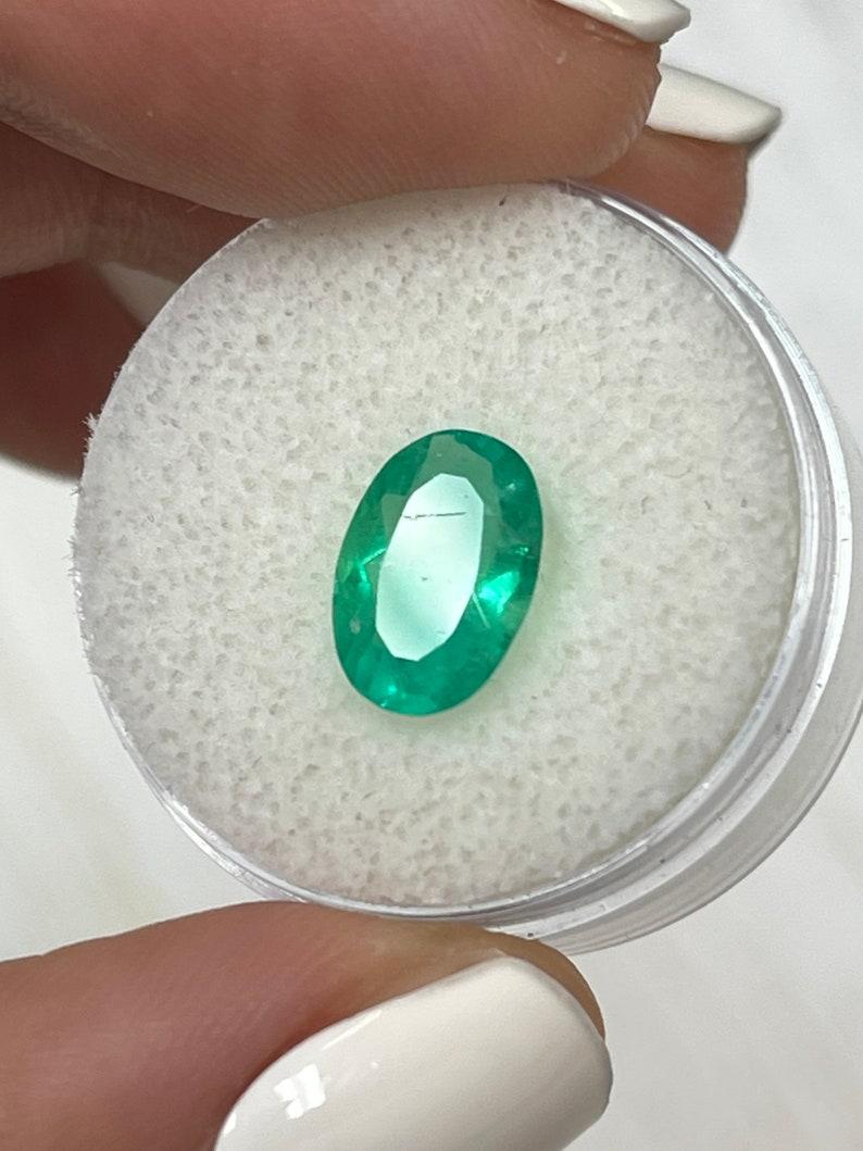 da uomo o donna 1,96 Ct 11x8 Elongated Apple Green Colombian Oval Emerald Loose Gemstone in vendita