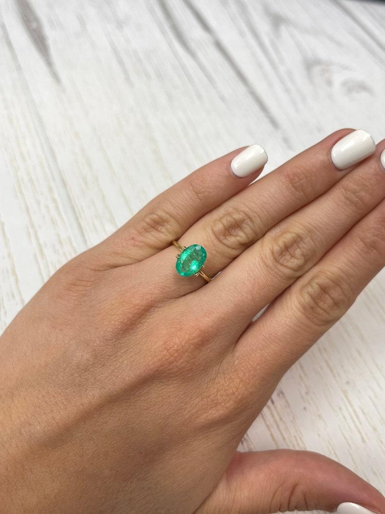 1,96 Ct 11x8 Elongated Apple Green Colombian Oval Emerald Loose Gemstone in vendita 2