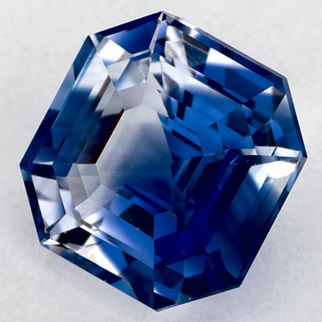 Pierre de naissance très précieuse du mois de septembre, d'un bleu ravissant. On pense qu'ils apportent chance et fortune dans la vie.

Explorez la vibrante collection d'émeraudes, de rubis et de saphirs de notre magasin, disponibles sous forme de