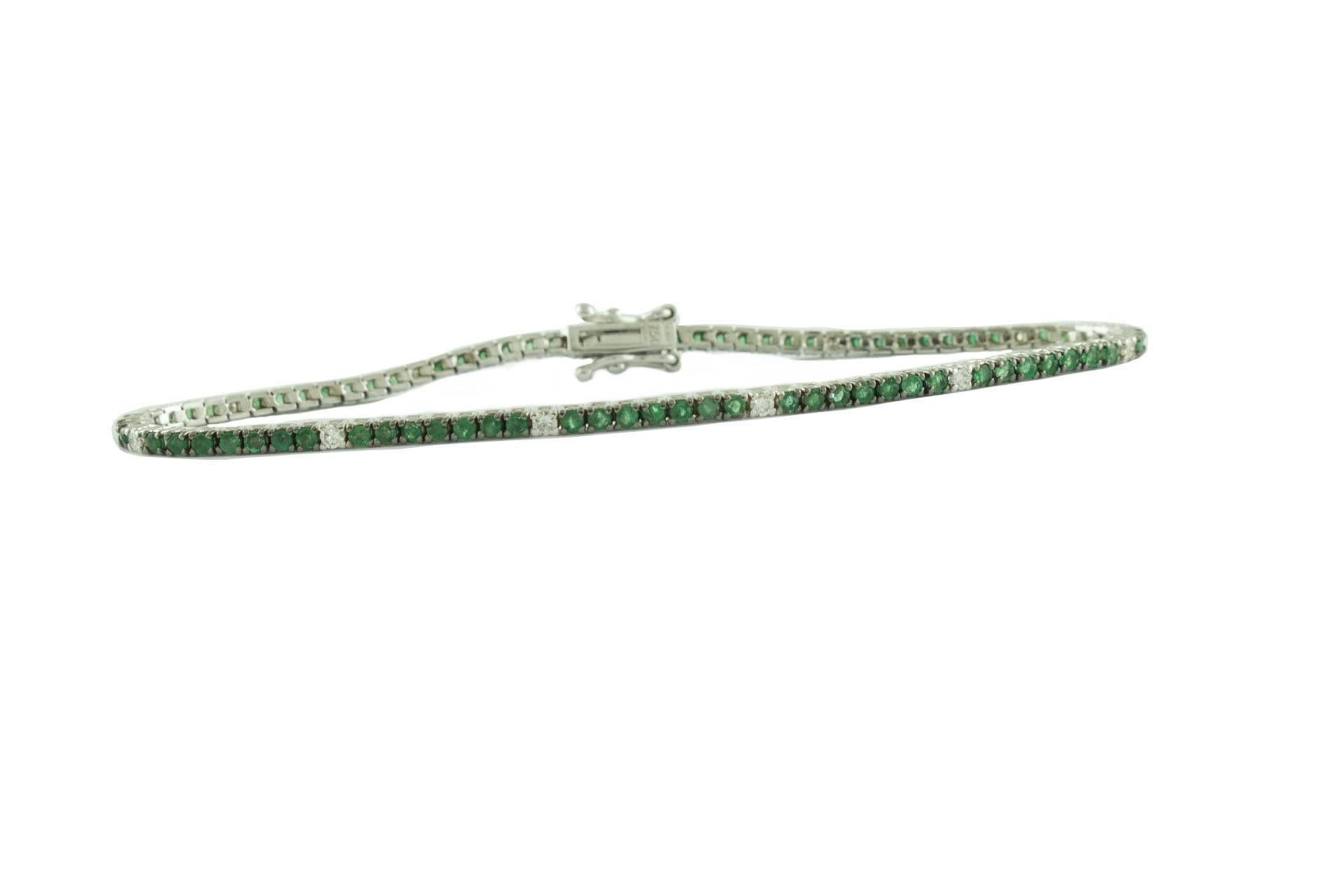 18kt white gold tennis bracelet mounted with diamonds and emeralds.
Diamonds 0.33 ct 
Emeralds 1.96 ct 
Tot.Weight 7.60 g 
R.F uioa