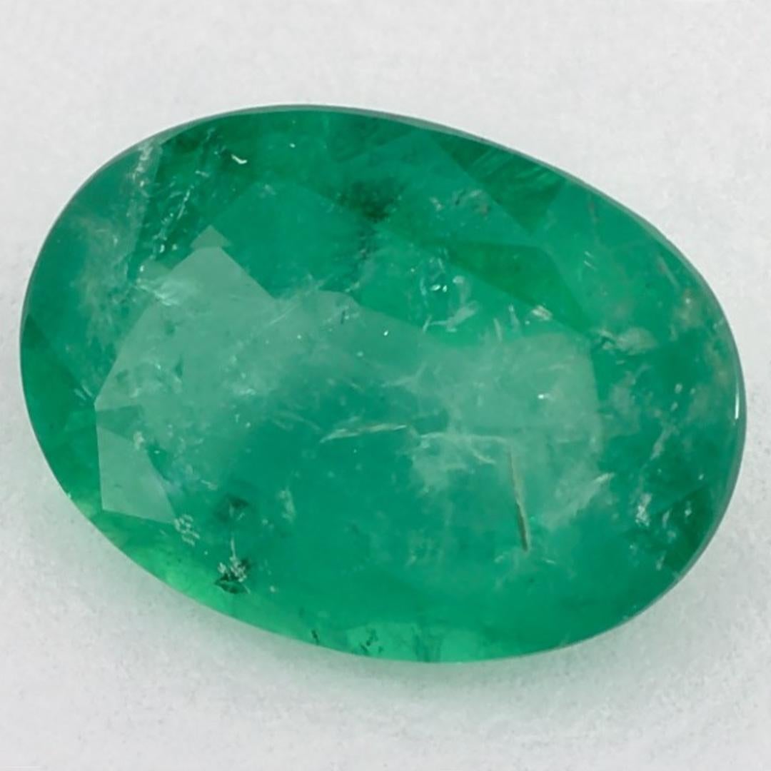 Con una vibrante tonalità di colore verde, la pietra natale di maggio è un simbolo della rinnovata crescita primaverile. 

Esplora la vivace collezione di smeraldi, rubini e zaffiri nel nostro negozio, disponibili come gemme sciolte e abbinabili