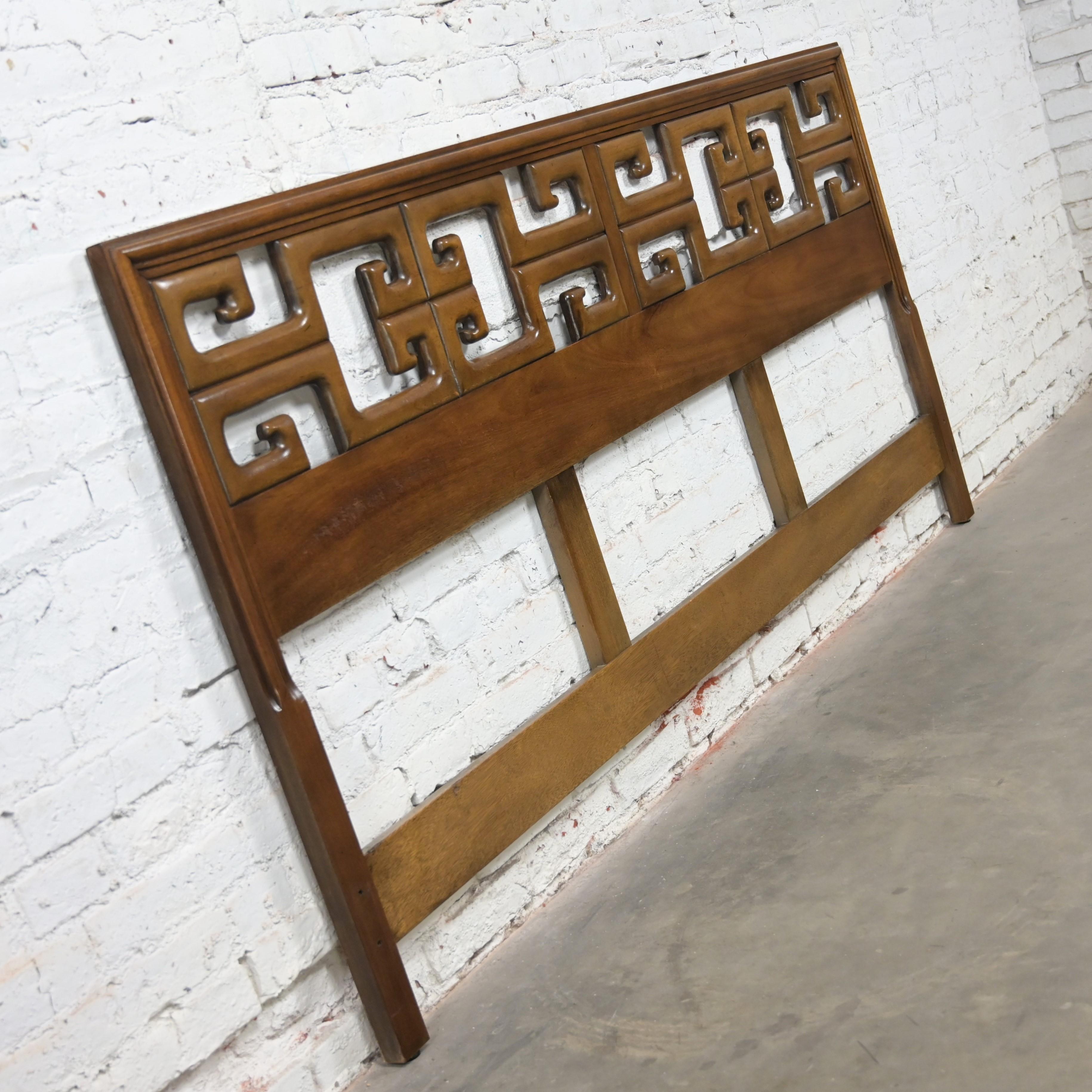 1960-1970 Chinoiserie King Headboard Greek Key Meander Fretwork Walnut Toned In Good Condition For Sale In Topeka, KS