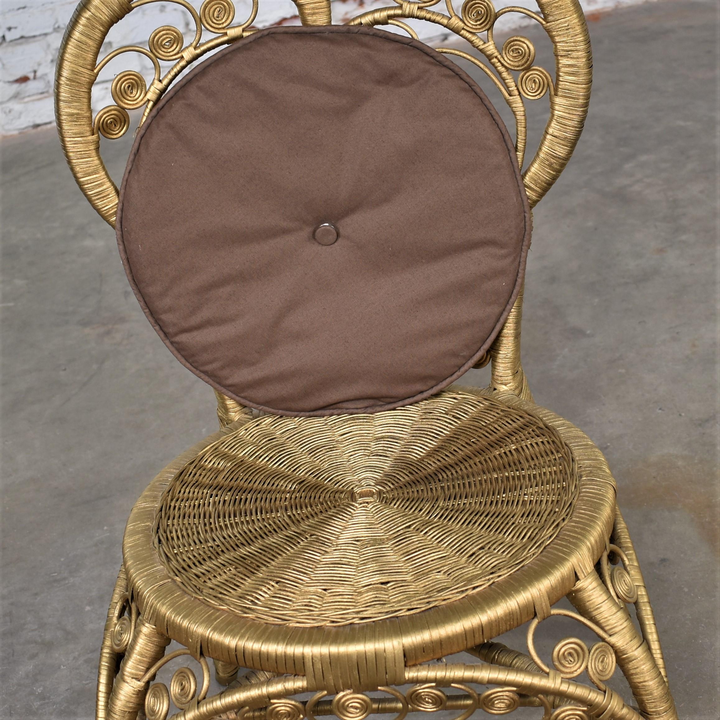 1960-1970’s Hollywood Regency Bohemian Gold Wicker Accent Chair Heart Shape Back For Sale 8