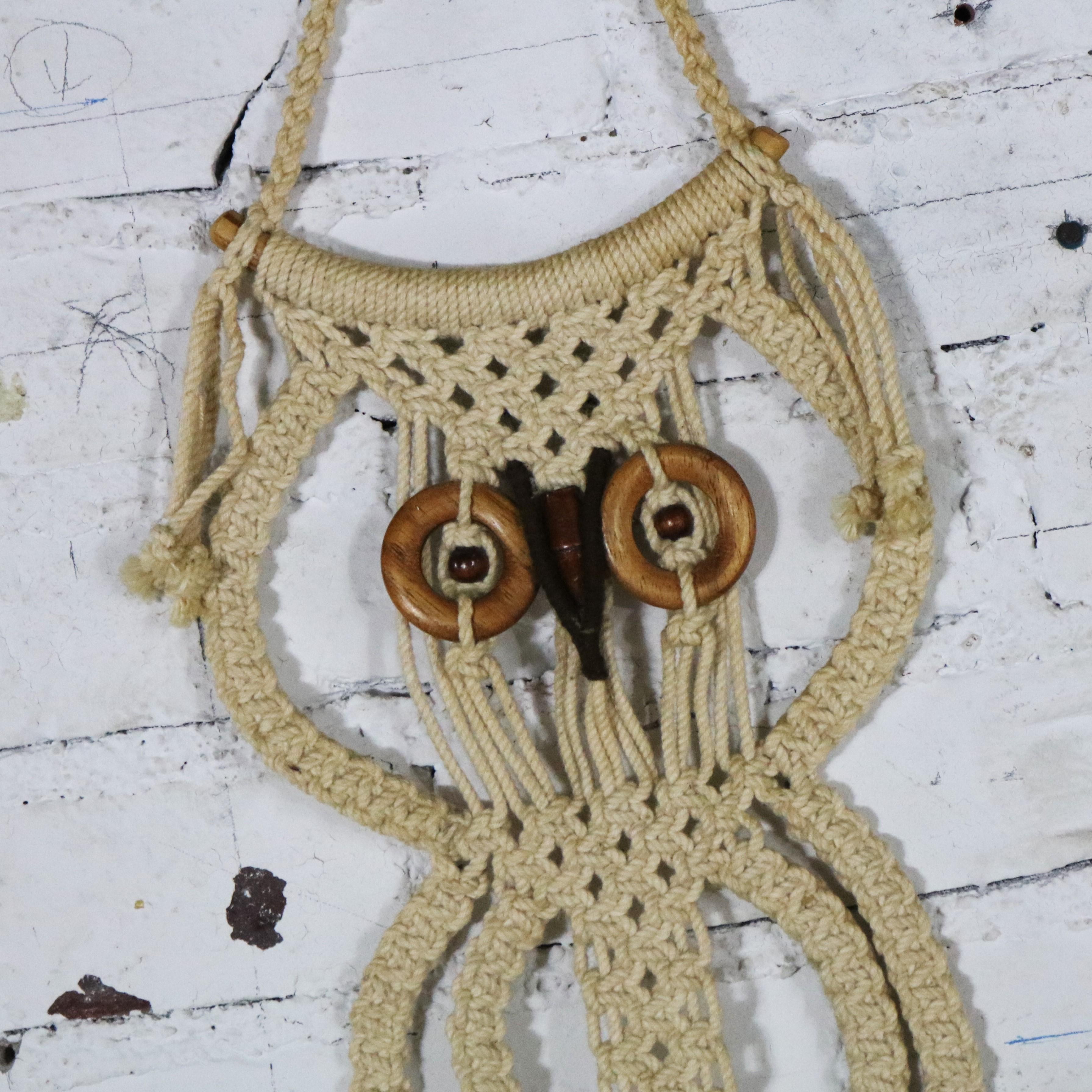 1960-1970’s MCM Boho Chic Macrame Owl Wall Hanging Towel Rings a Pair   For Sale 3