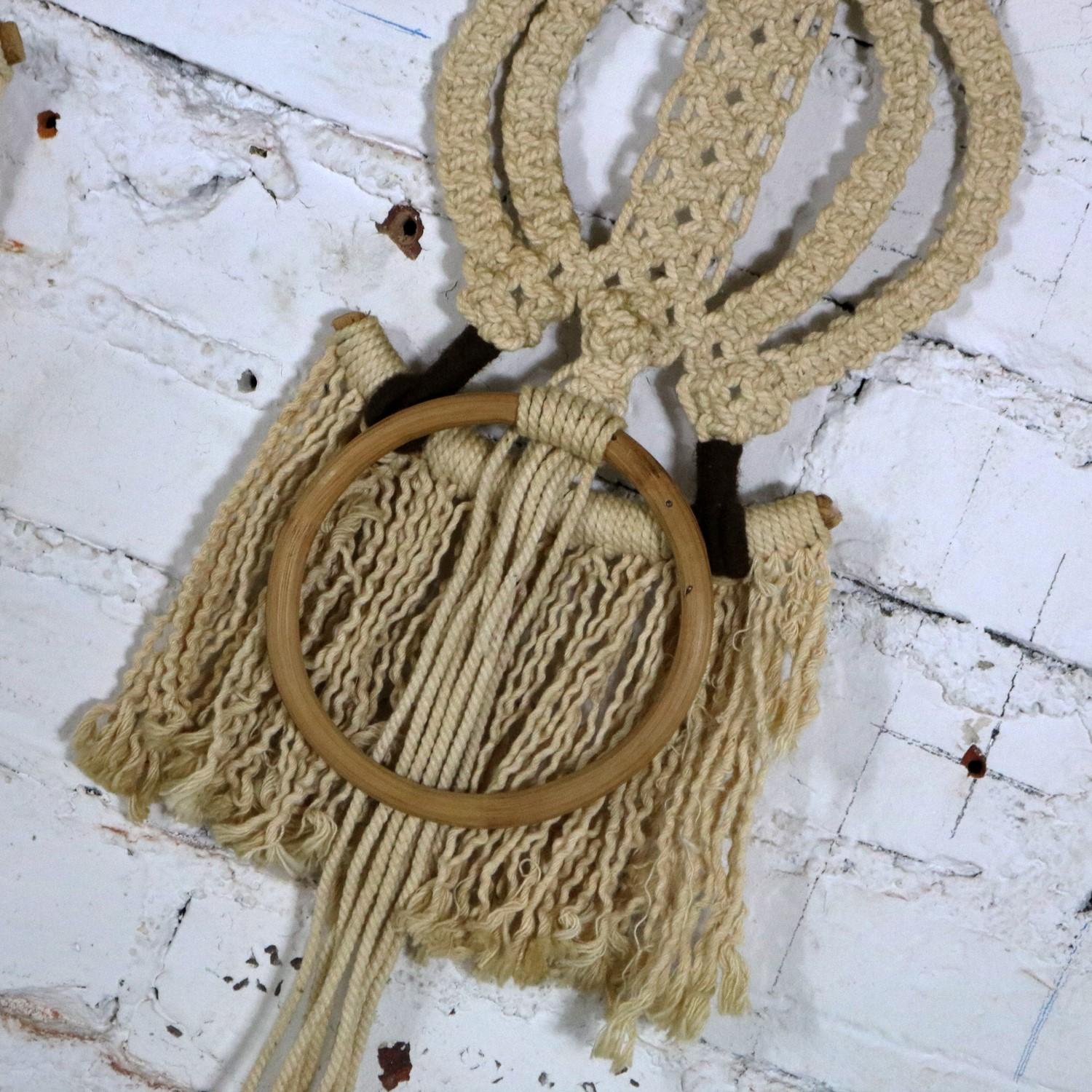 1960-1970’s MCM Boho Chic Macrame Owl Wall Hanging Towel Rings a Pair   For Sale 6