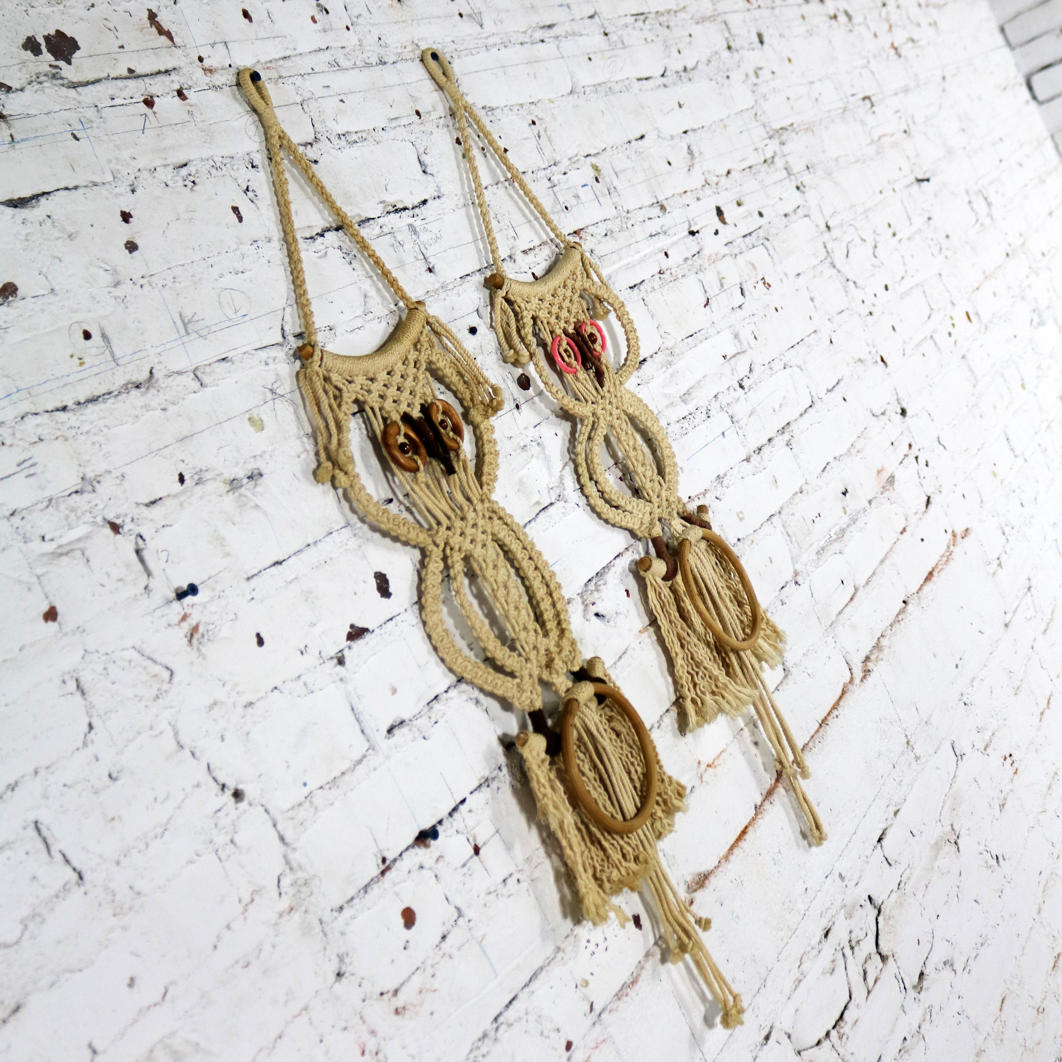 20th Century 1960-1970’s MCM Boho Chic Macrame Owl Wall Hanging Towel Rings a Pair   For Sale