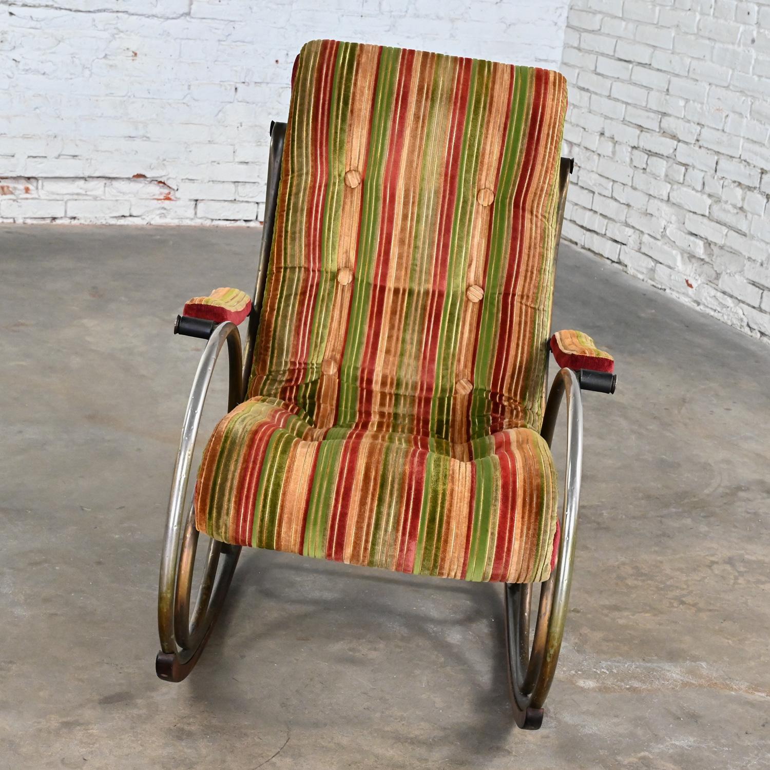 Silla mecedora neoclásica de 1960-1970 de Lee Woodard Estructura de metal y terciopelo a rayas en venta 3