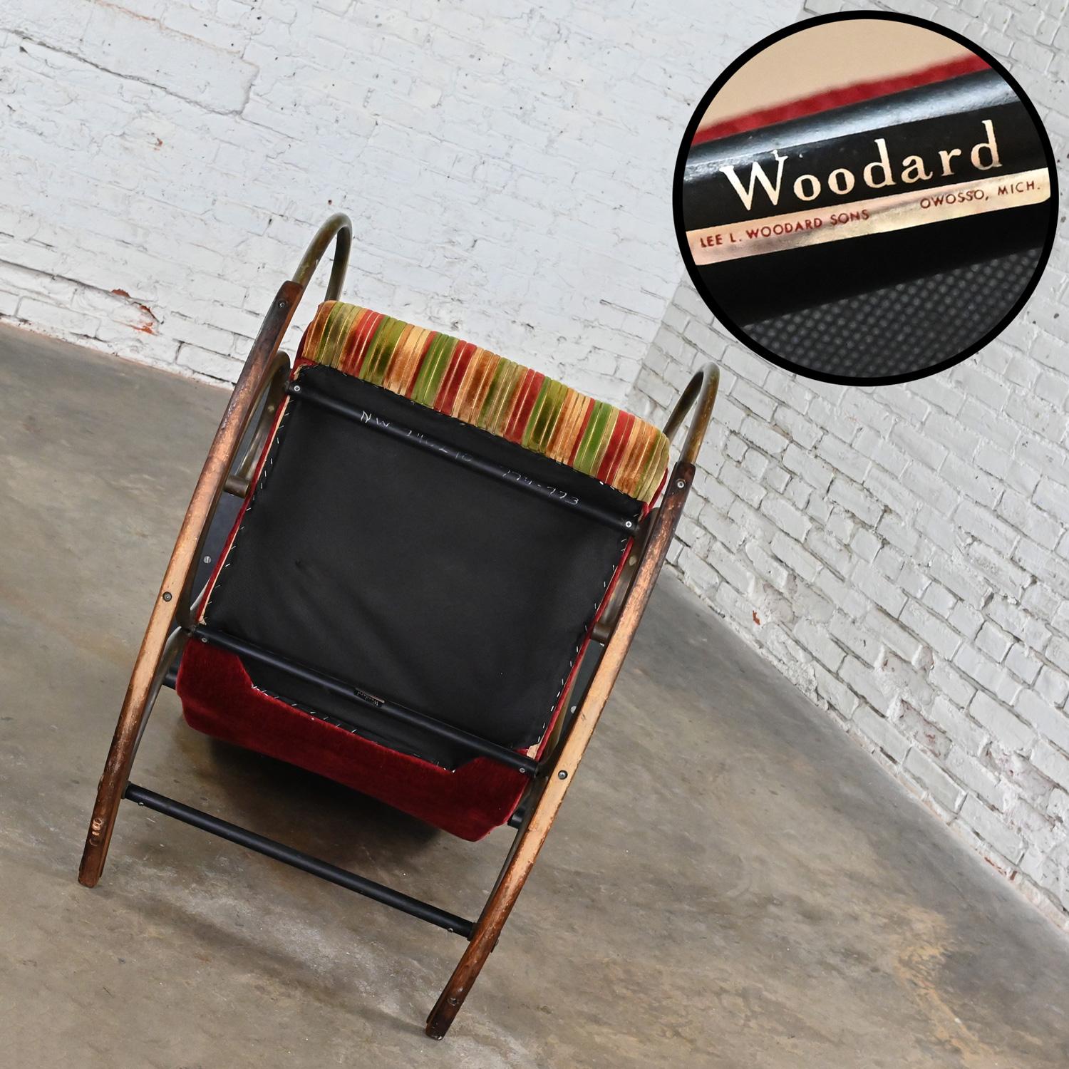 Fauteuil à bascule néoclassique de Lee Woodard, 1960-1970 Cadre en métal et velours rayé en vente 6