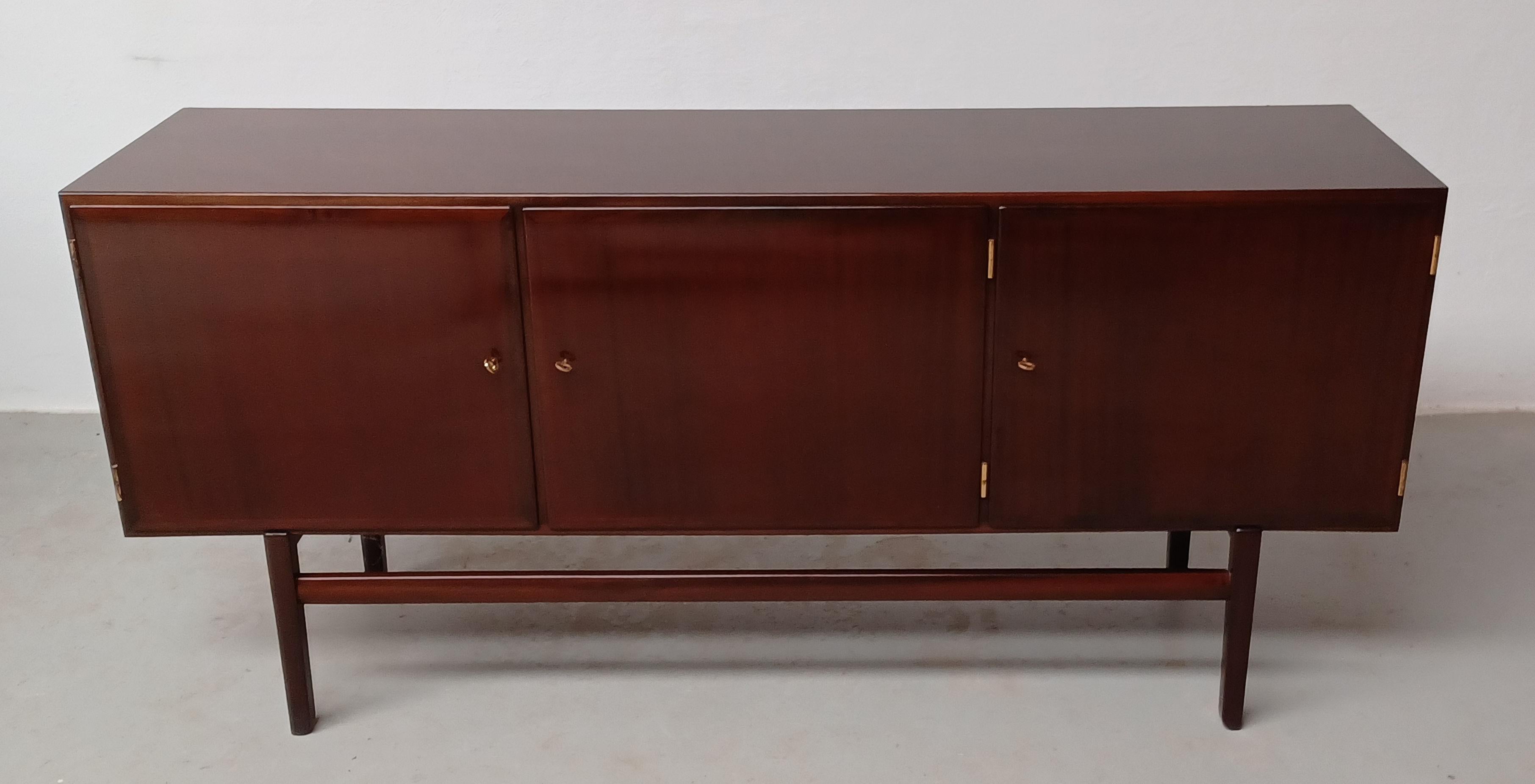 Ole Wanscher Fully Restored and Refinished Rungstedlund Sideboard

The elegant and spacious sideboard with it's minimalistic yet exquisite luxury expression is part of the Rungstedlund dining furniture series designed by Ole Wanscher and named after