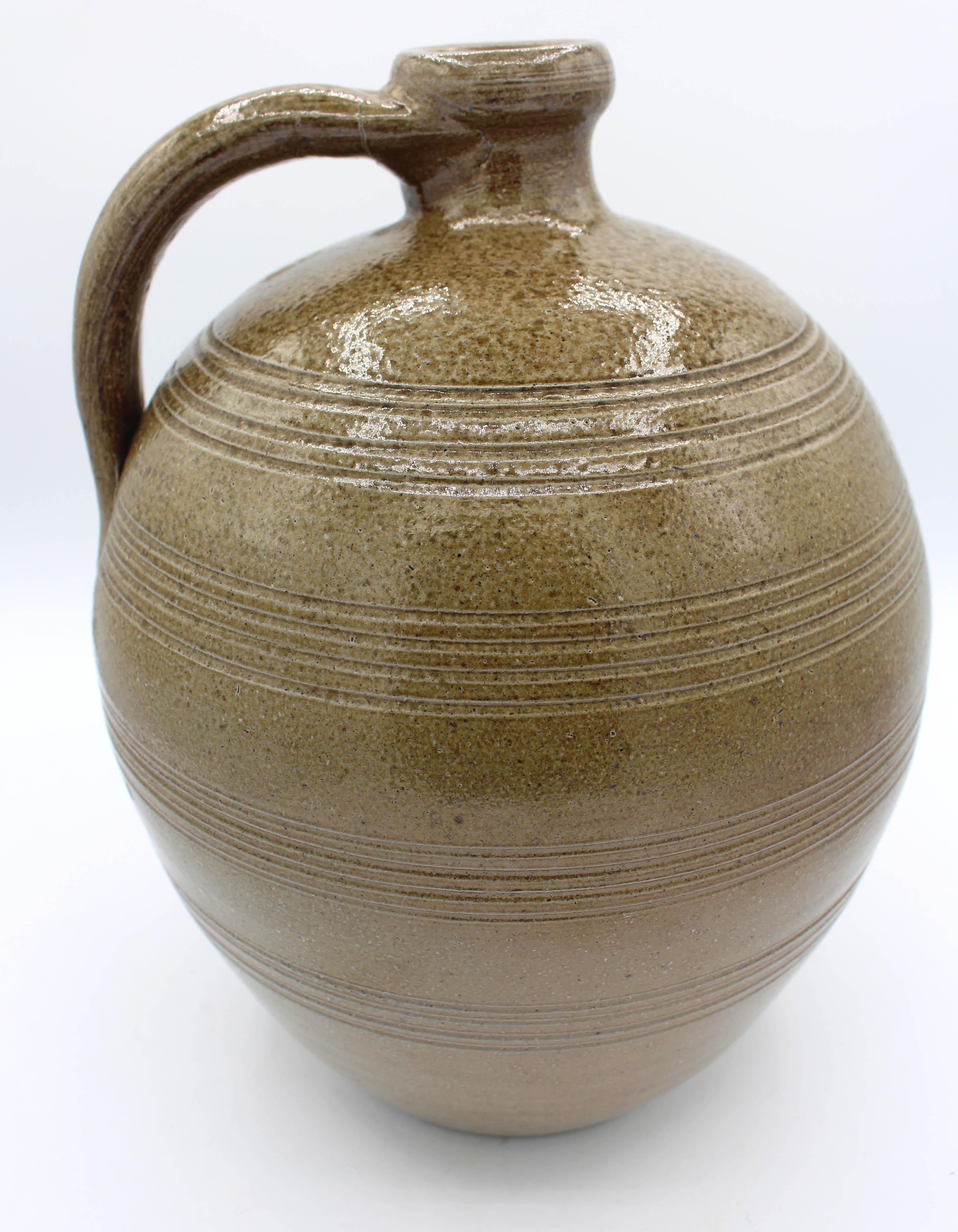 Mid-Century Modern 1960-1972 Pichet en poterie émaillée au sel par Ben Owen I en vente