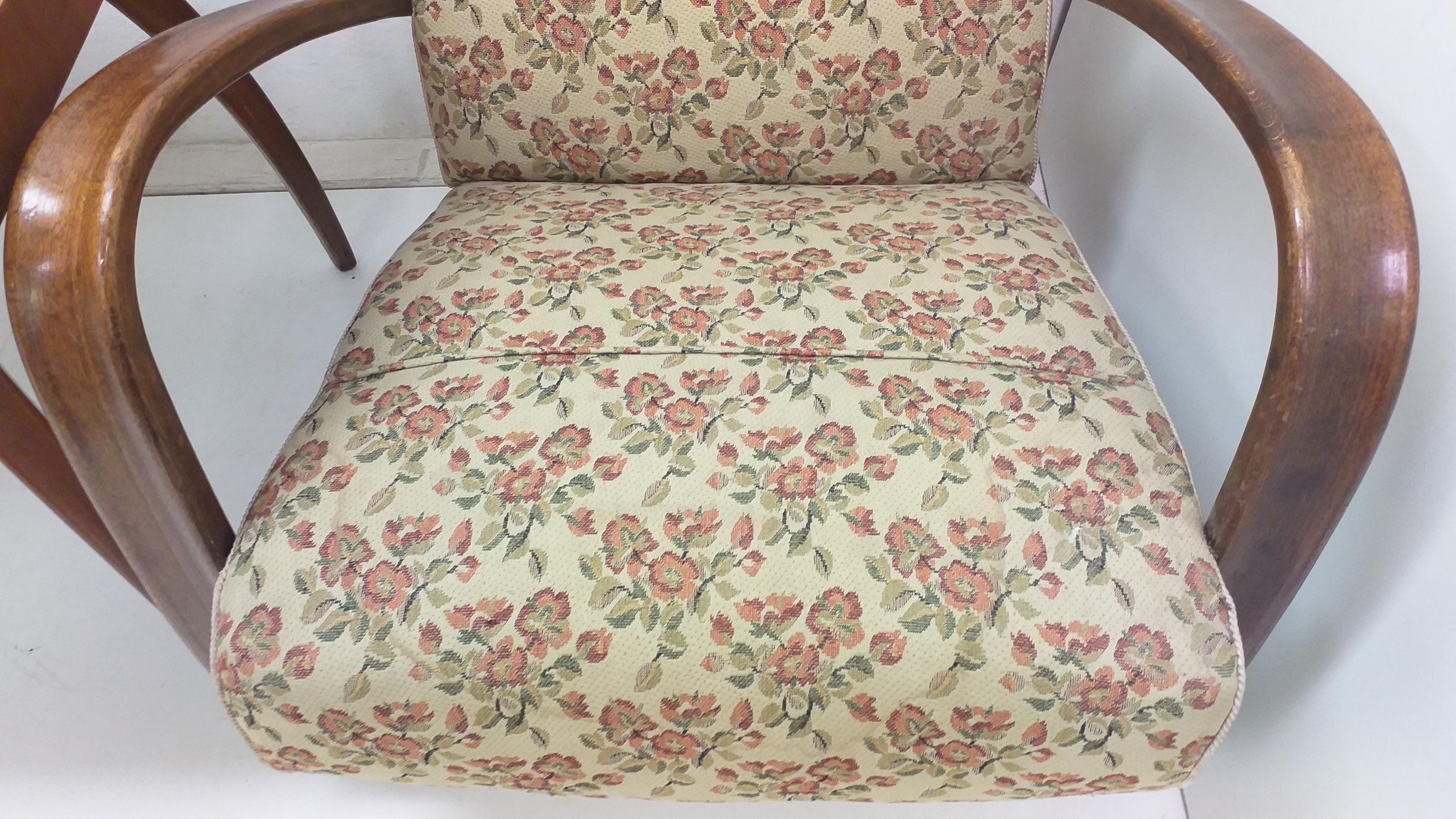 Tchèque 2x fauteuils Halabala de 1960, H 269 et table à araignée, Tchécoslovaquie en vente