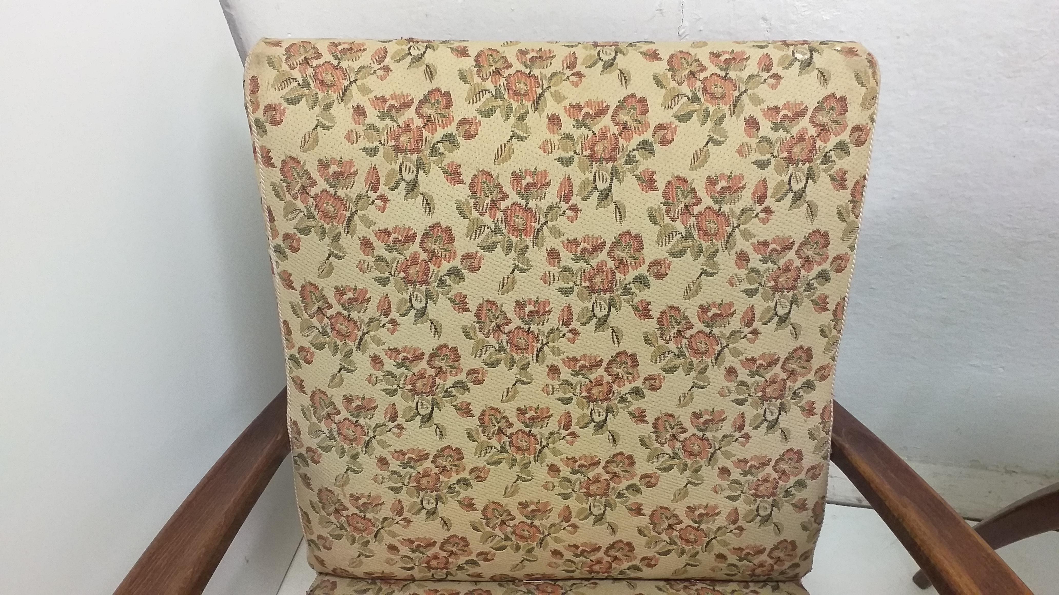 Milieu du XXe siècle 2x fauteuils Halabala de 1960, H 269 et table à araignée, Tchécoslovaquie en vente