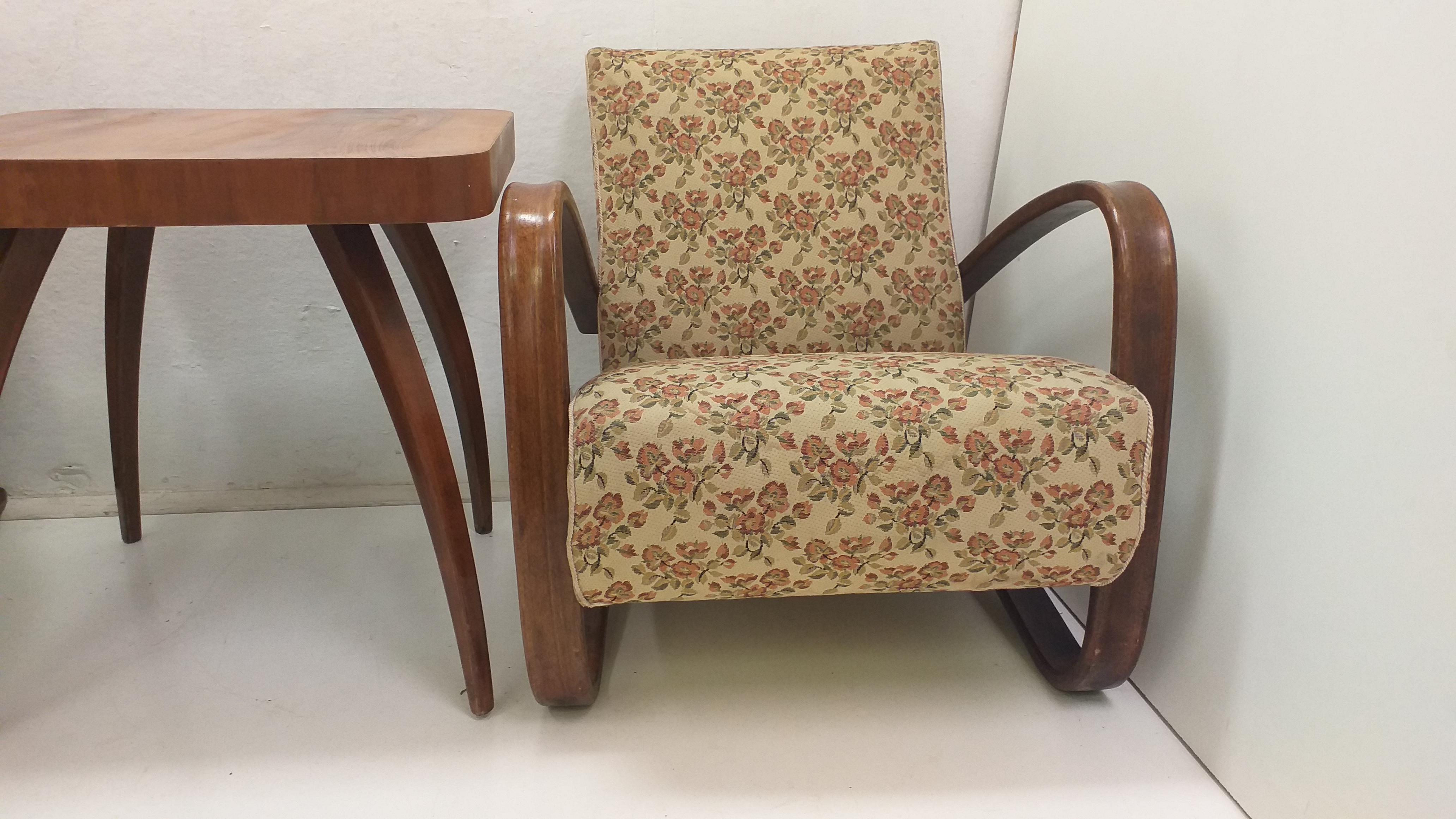 Tissu 2x fauteuils Halabala de 1960, H 269 et table à araignée, Tchécoslovaquie en vente