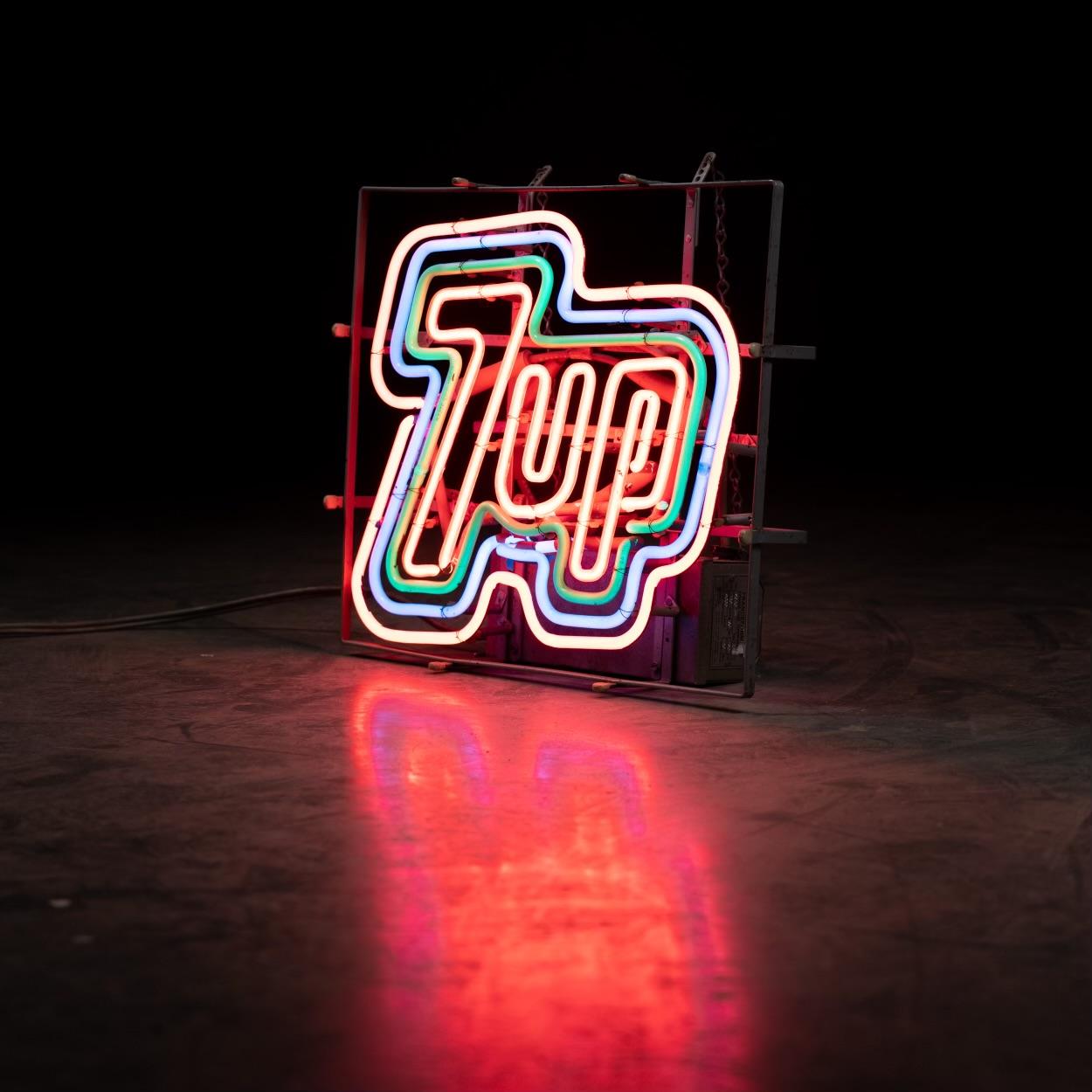 7up neon sign