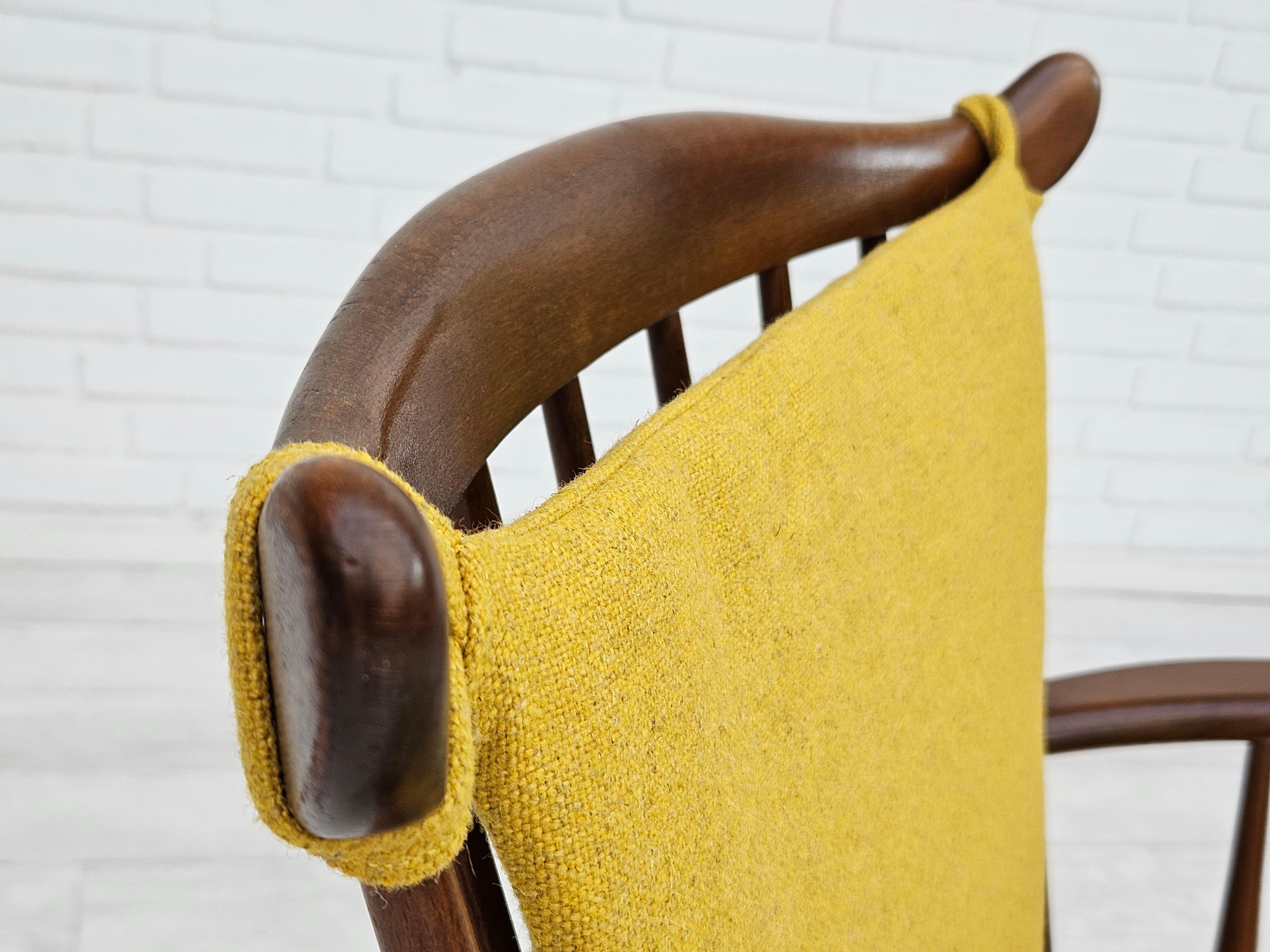 Danois Années 1960-70, Design/One par Farstrup Stolefabrik, chaise à bascule rembourrée. en vente
