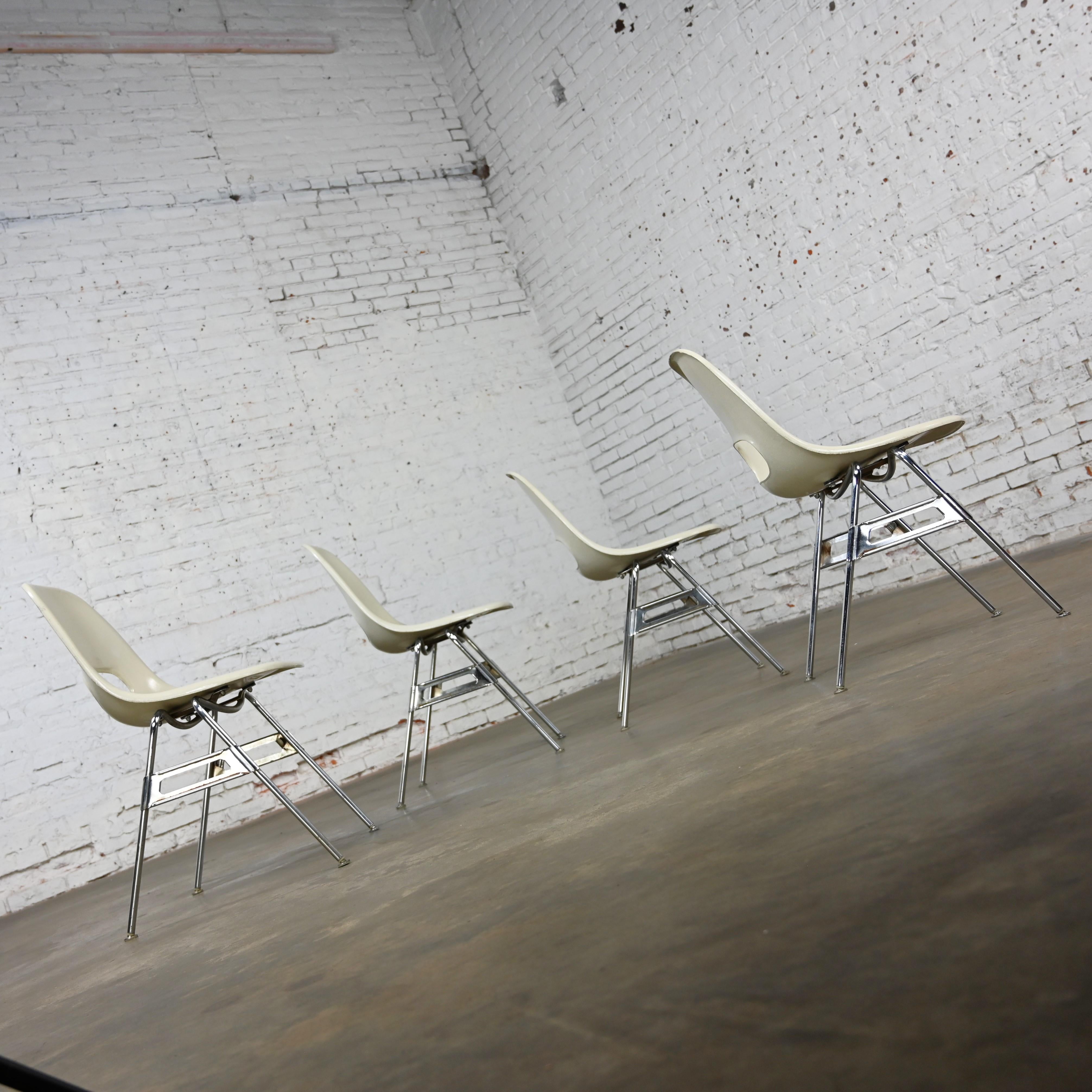 Mid-Century Modern 1960-70’s MCM Krueger International White Fiberglass & Chrome Stacking Chairs 4 For Sale