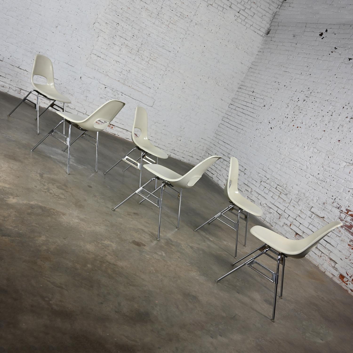 American 1960-70’s MCM Krueger International White Fiberglass & Chrome Stacking Chairs 6 For Sale