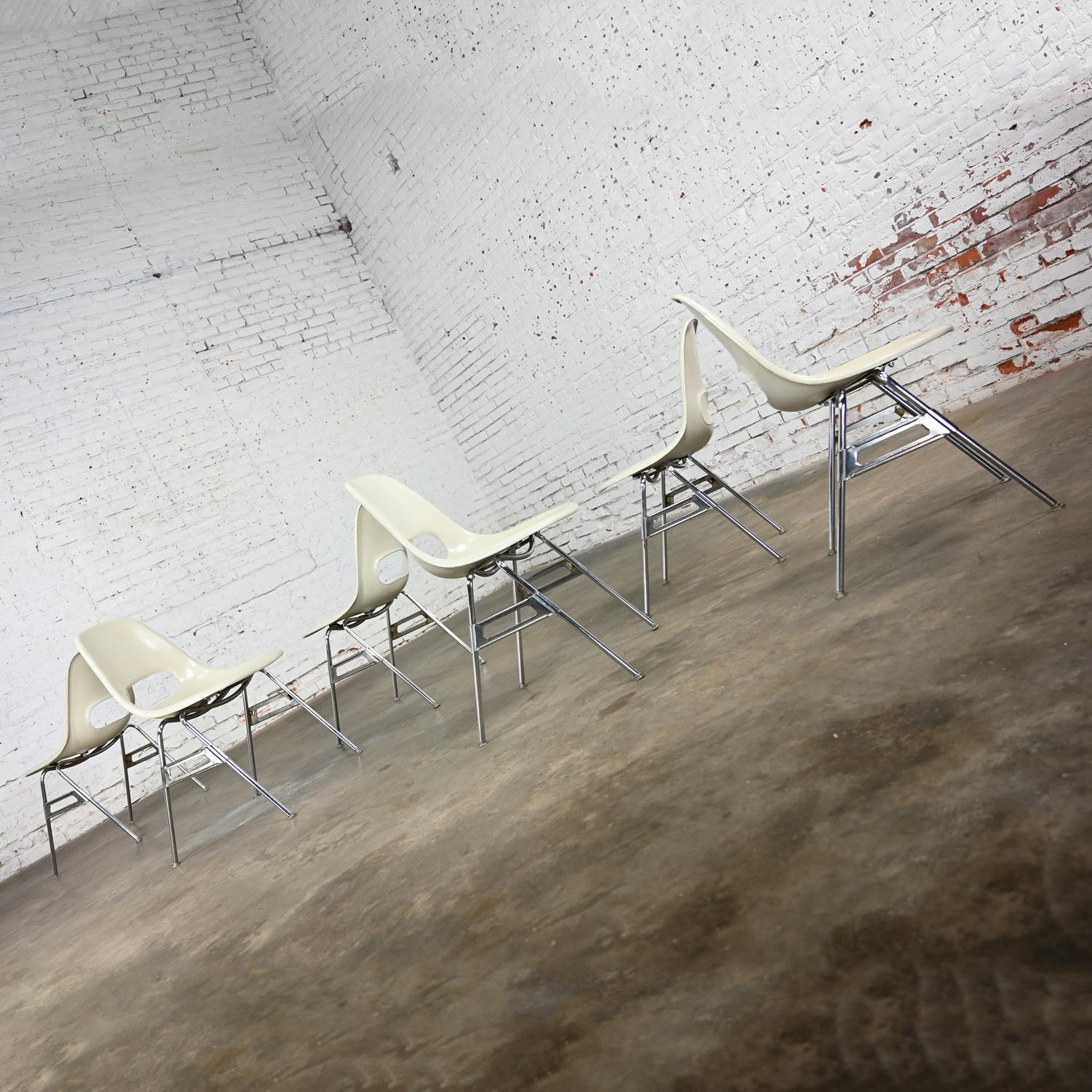 1960-70's MCM Krueger International White Fiberglass & Chrome Stacking Chairs 6 en vente 1