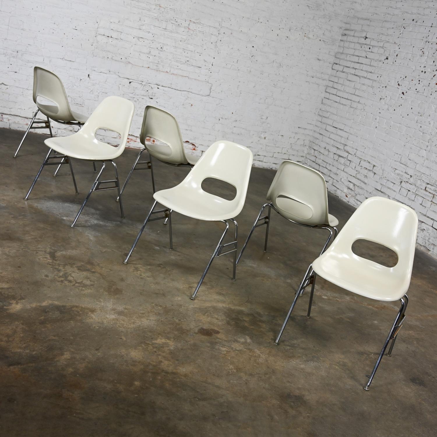 1960-70’s MCM Krueger International White Fiberglass & Chrome Stacking Chairs 6 For Sale 2