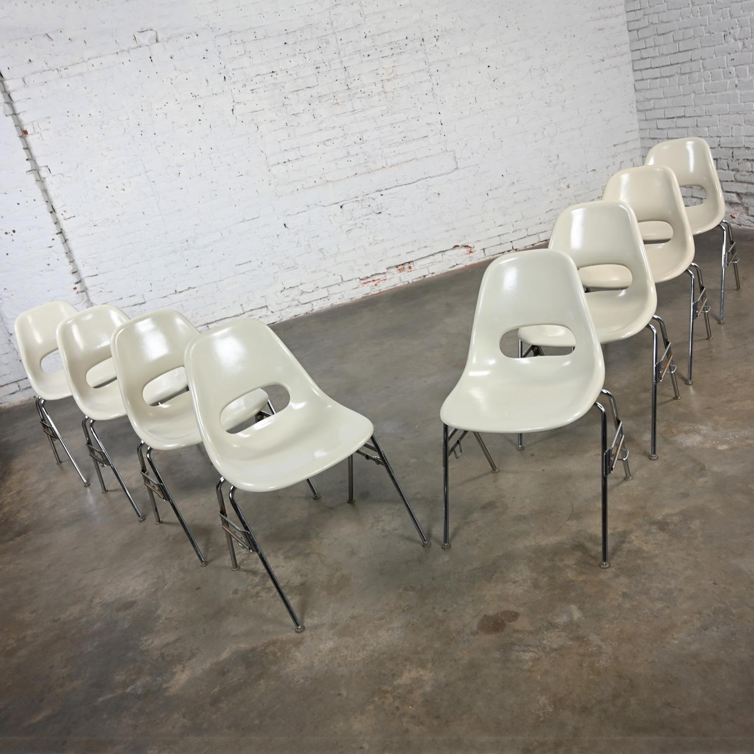 Handsome vintage Mid-Century Modern Krueger International white molded fiberglass shells & chrome tube base stacking chairs with side connecters, set of 8. Beautiful condition, keeping in mind that this is vintage and not new so will have signs of