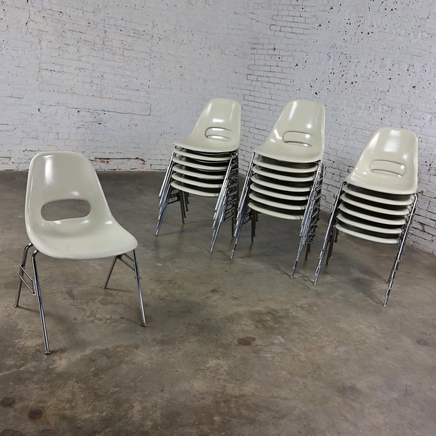 Handsome vintage Mid-Century Modern Krueger International white molded fiberglass shells & chrome tube base stacking chairs. 8 available, 8 with side connecters, selling separately. Priced per chair. Beautiful condition, keeping in mind that this is