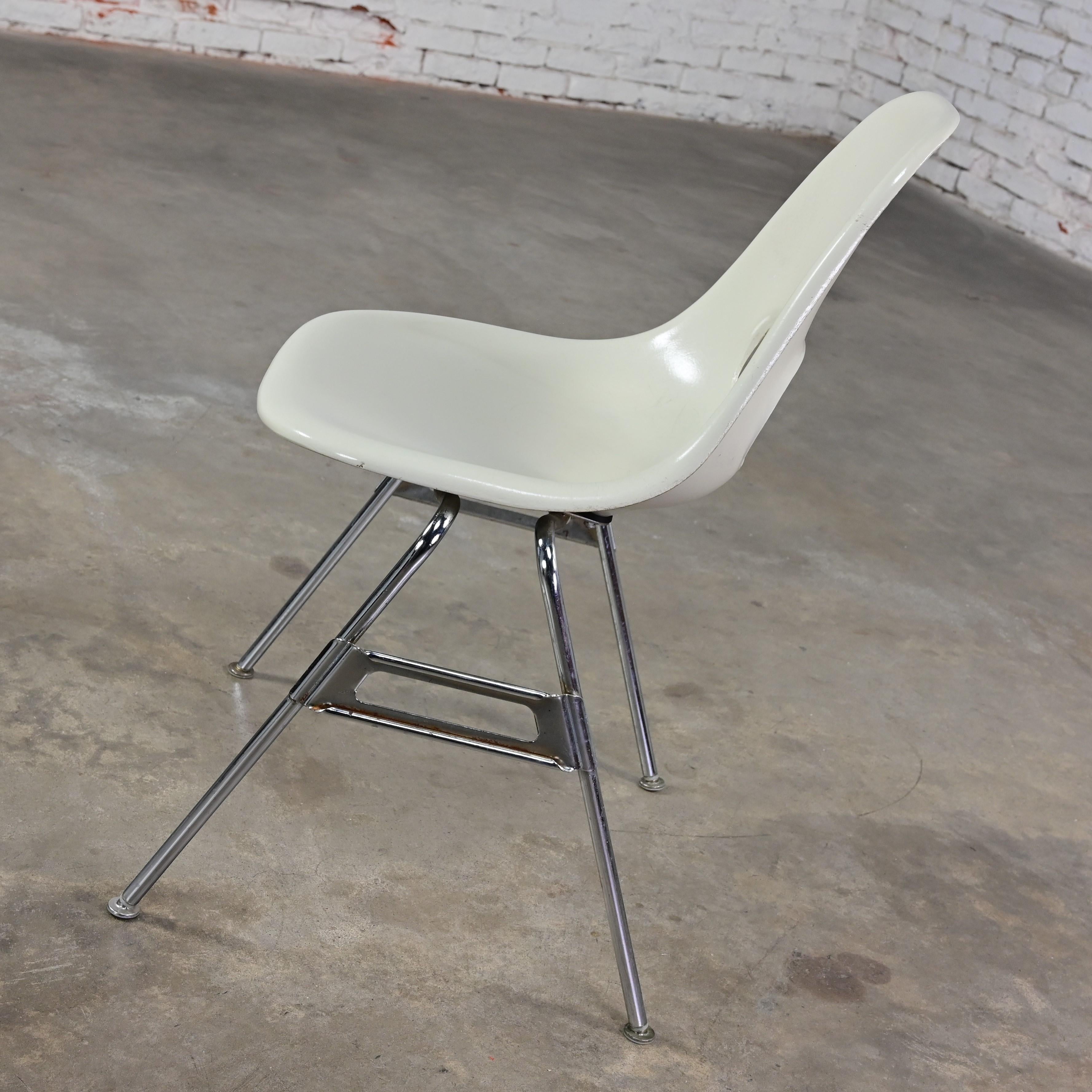 American 1960-70’s MCM Krueger International White Fiberglass & Chrome Stacking Chairs For Sale