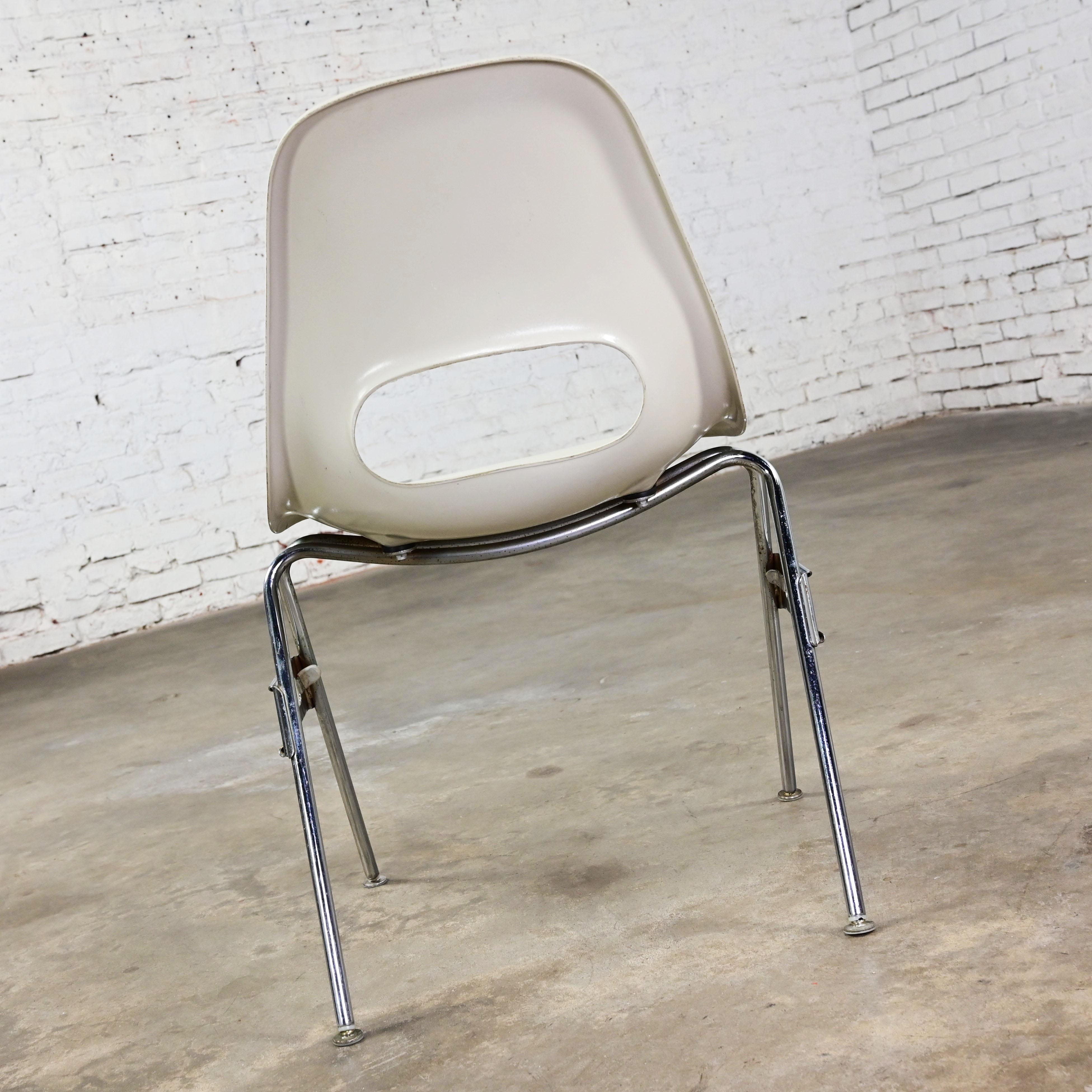 1960-70’s MCM Krueger International White Fiberglass & Chrome Stacking Chairs For Sale 1