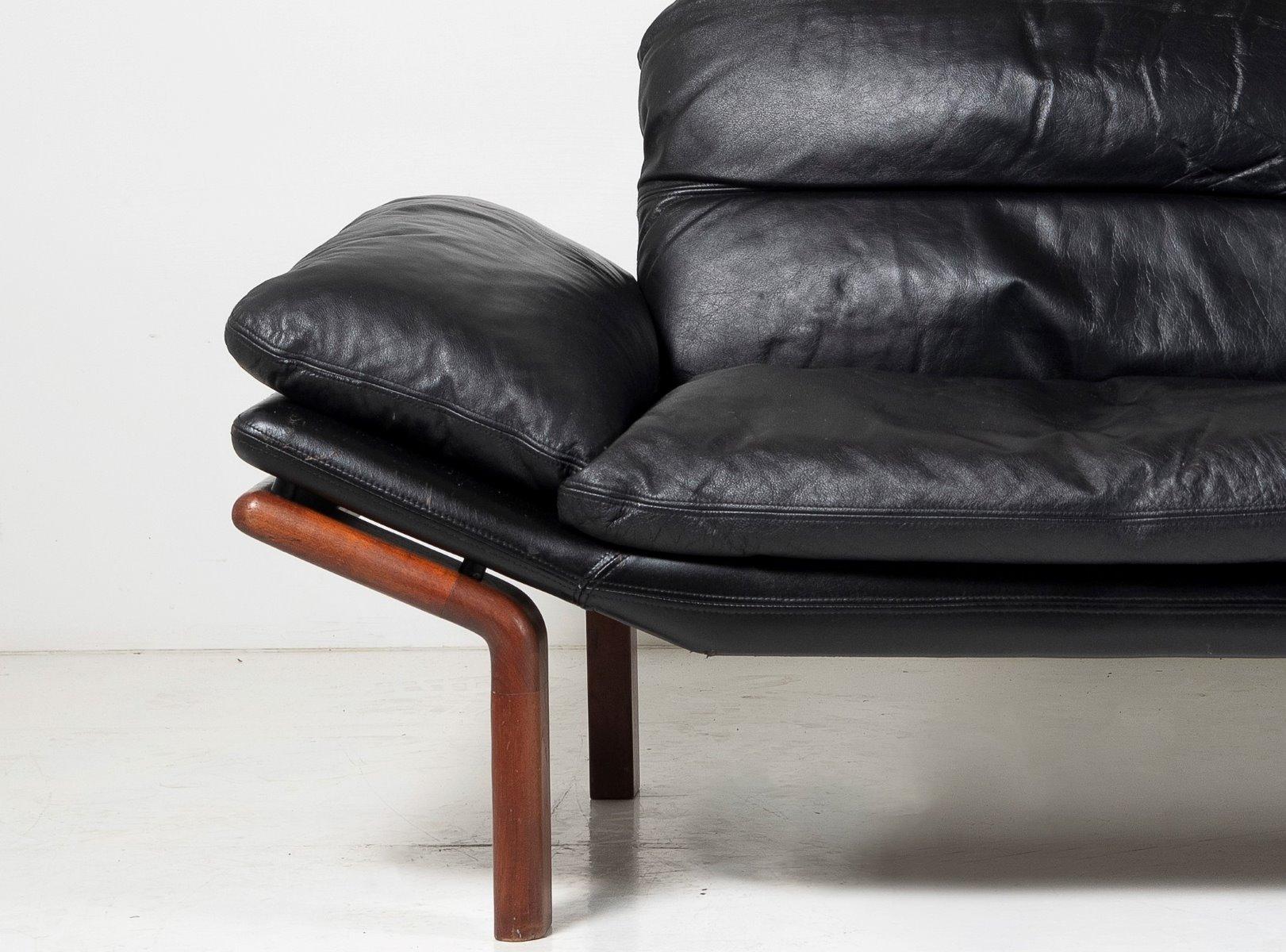 1960-70s Mid-Century Modern Danish Black Leather and Teak Sofa von Komfort im Angebot 3