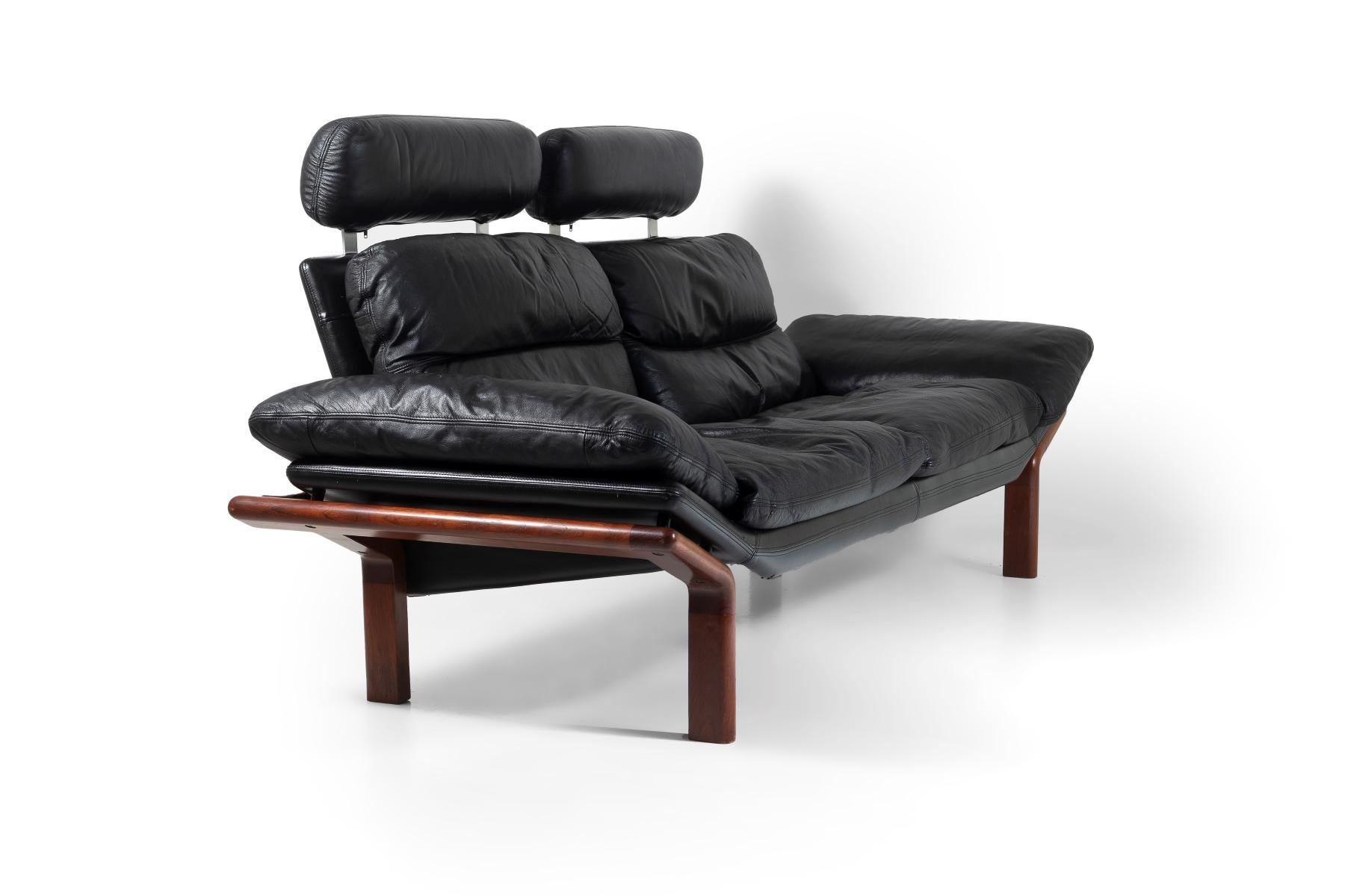 1960-70s Mid-Century Modern Danish Black Leather and Teak Sofa von Komfort im Angebot 10