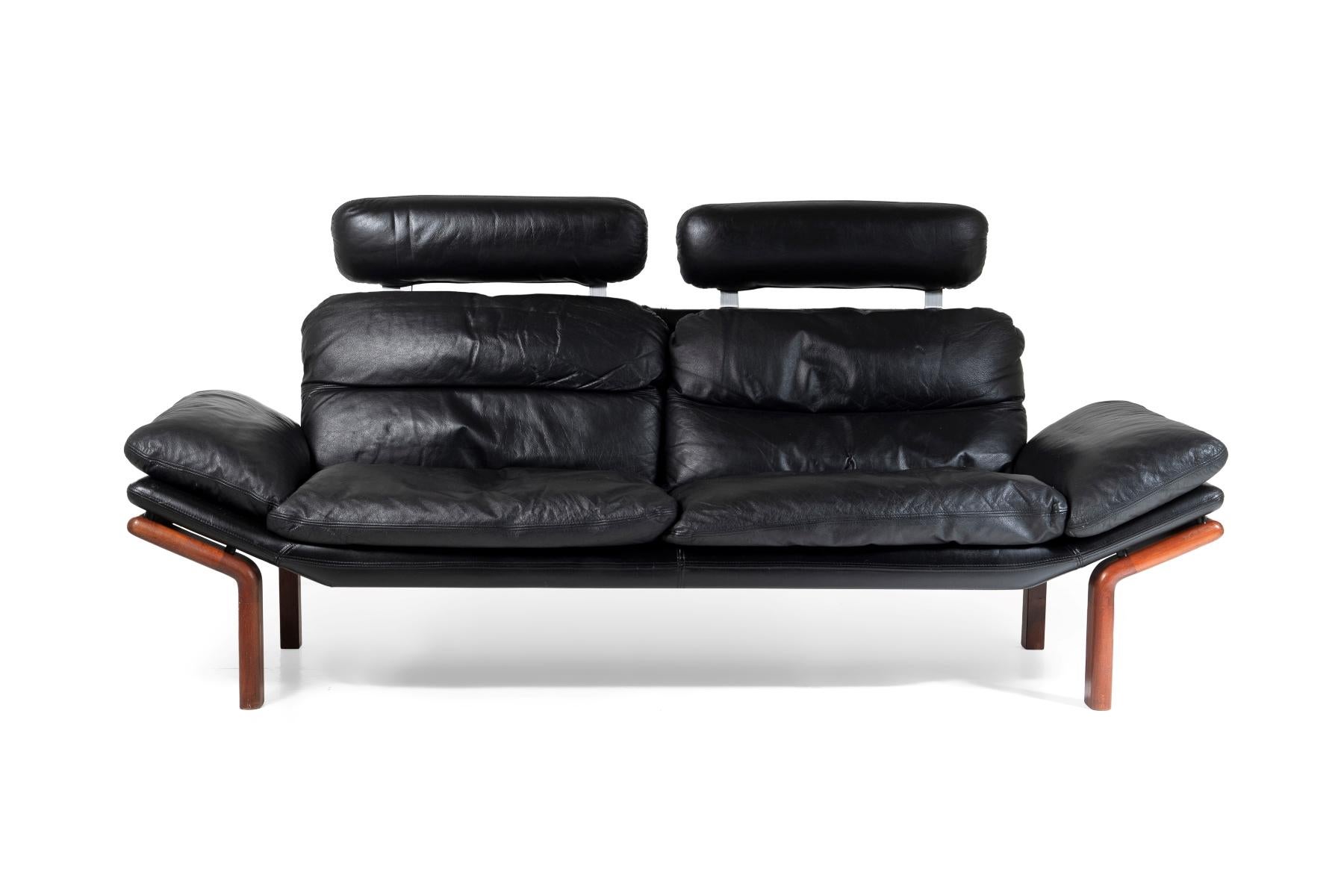 1960-70s Mid-Century Modern Danish Black Leather and Teak Sofa von Komfort im Angebot 11