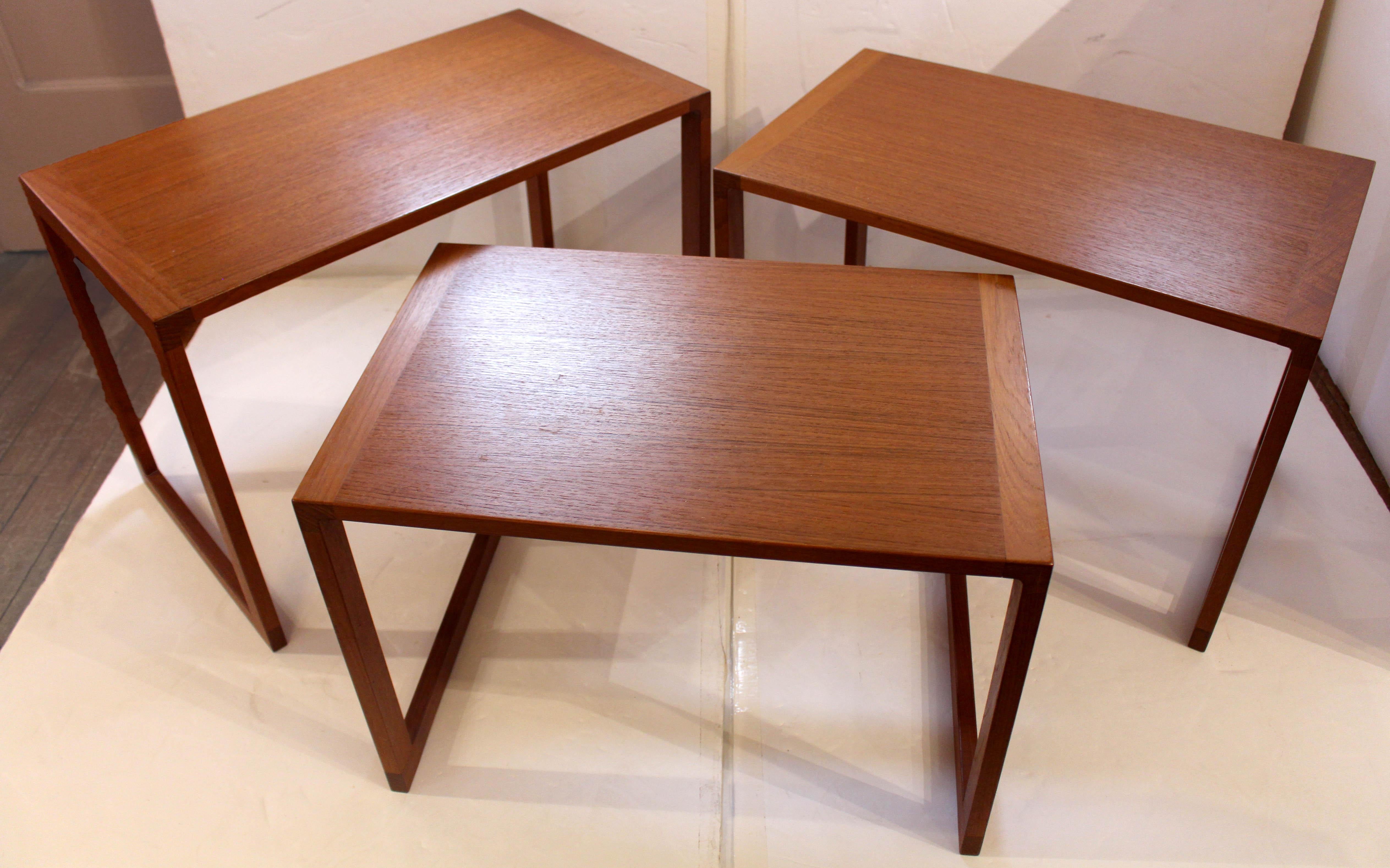 1960-70s Mid Century Modern set of three teak nesting tables, Danish. Simple, architectural form. Very good condition. Superb craftsmanship. Large: 24 3/8