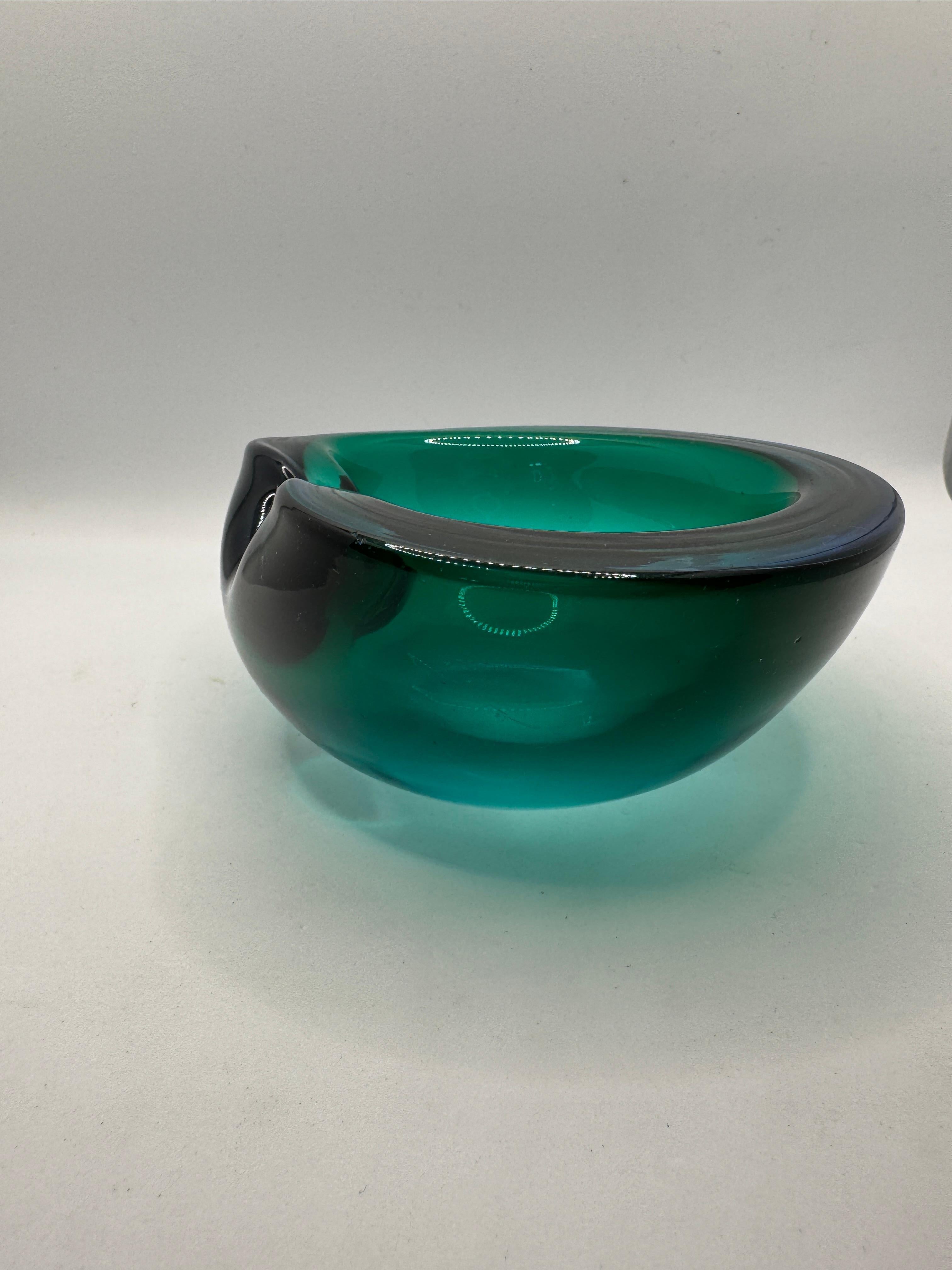 Cendrier en verre vert de Murano des années 1960/70 en vente 3