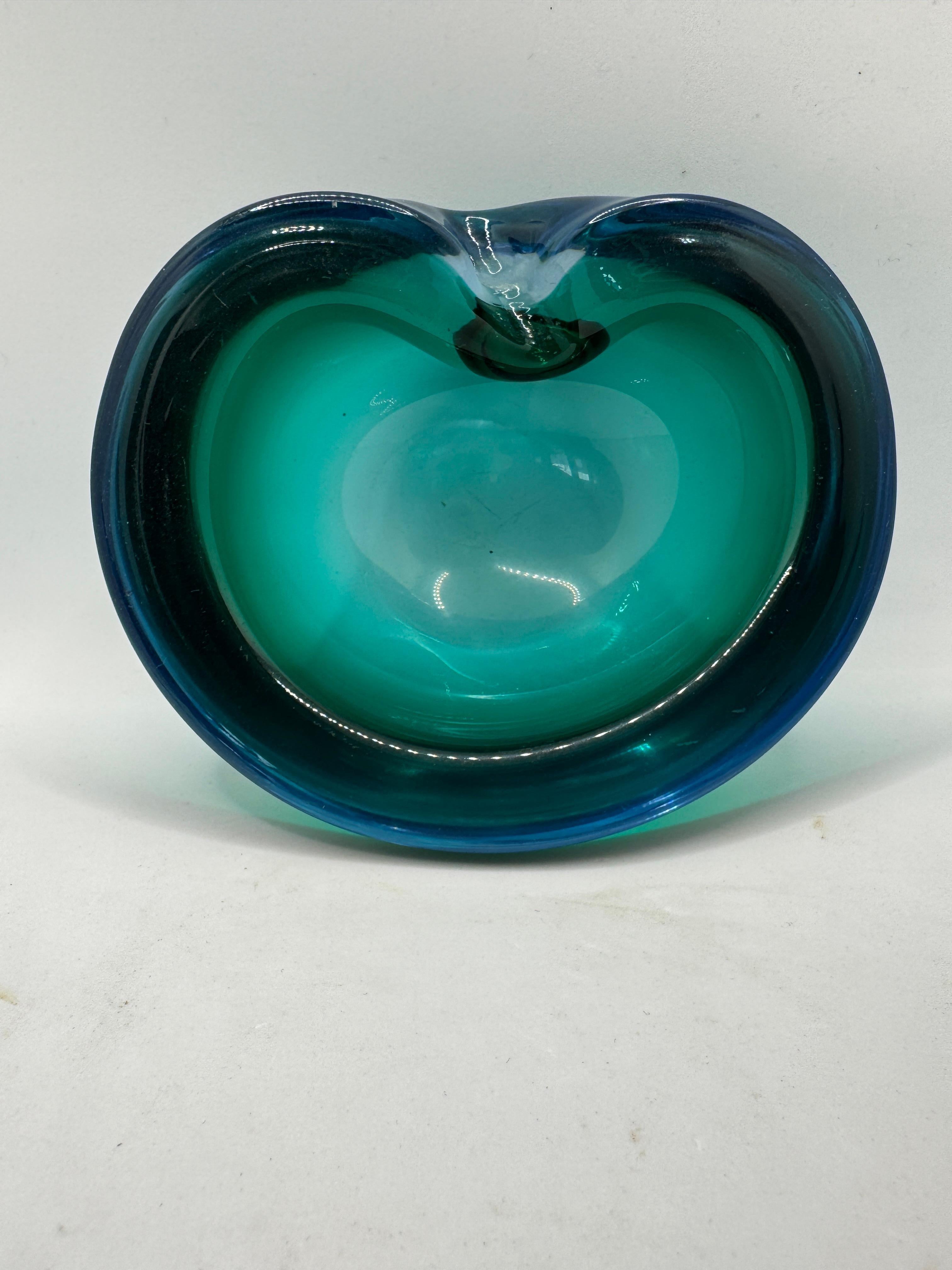 Cendrier en verre vert de Murano des années 1960/70 en vente 7
