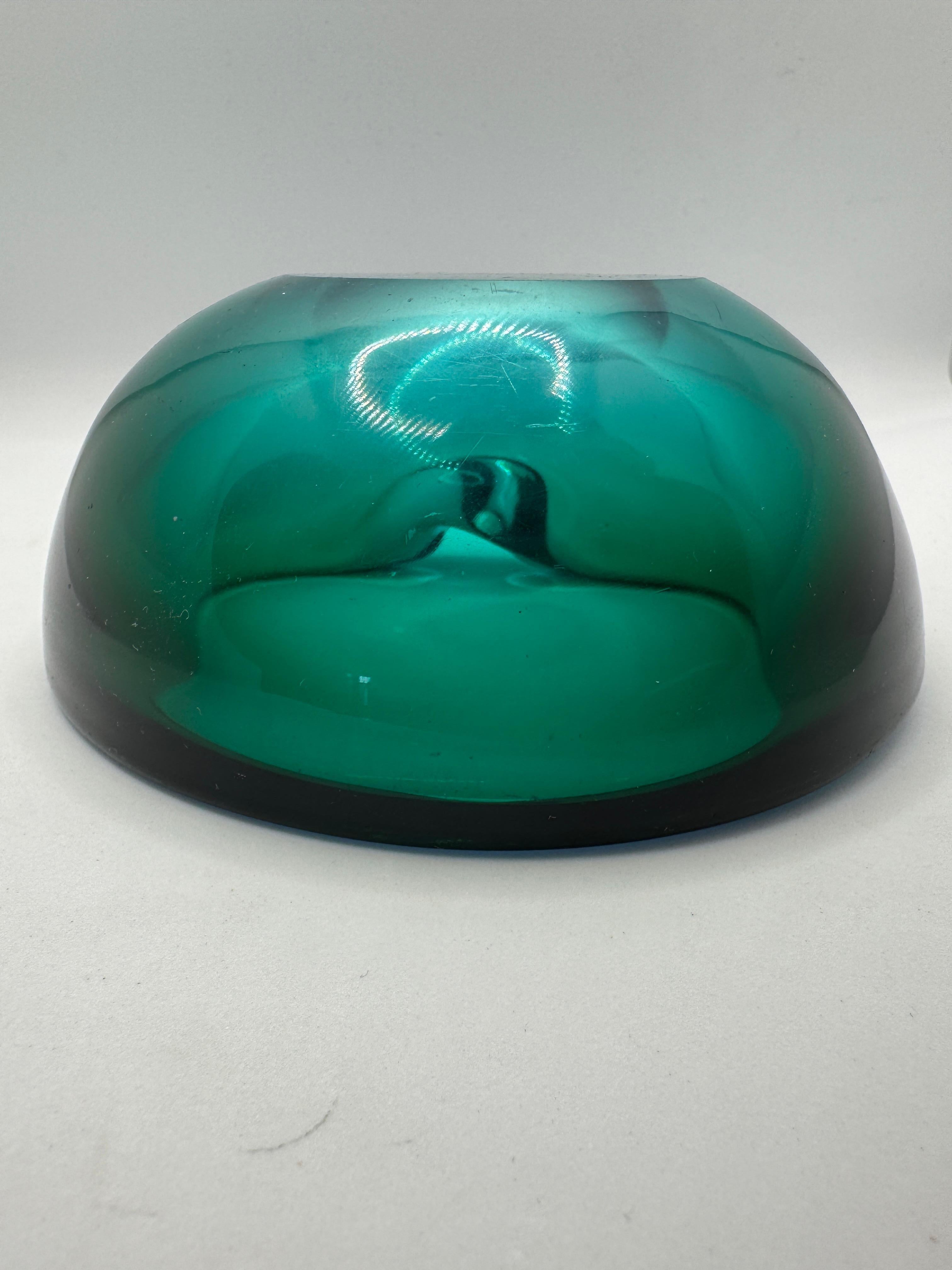 Cendrier en verre vert de Murano des années 1960/70 en vente 9