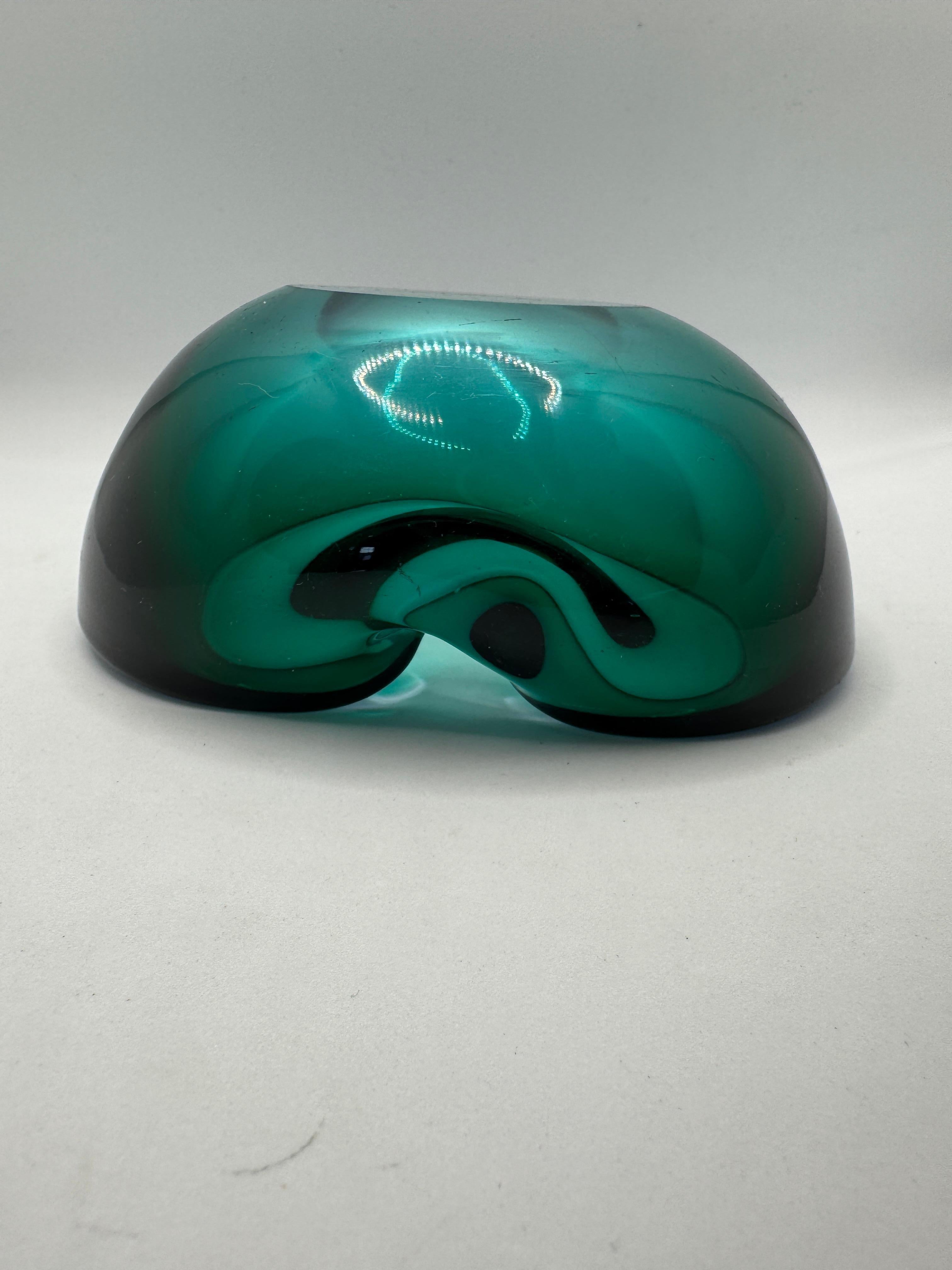 Cendrier en verre vert de Murano des années 1960/70 en vente 11